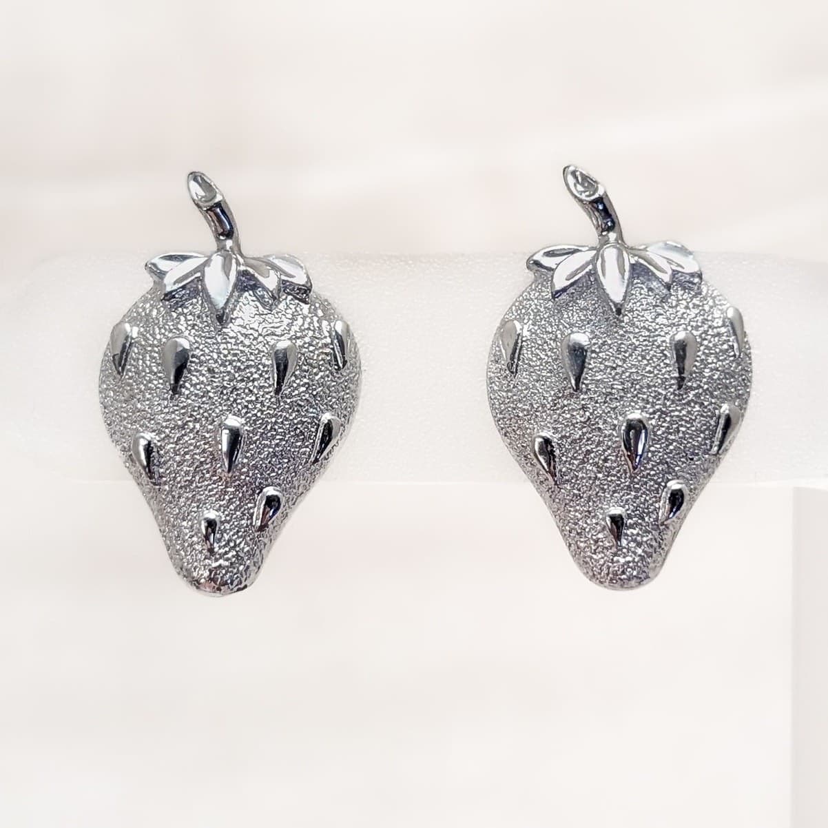 Vintage Sarah Coventry Clip On Earrings 1 & 1/8" Silver Tone Strawberry Fruit