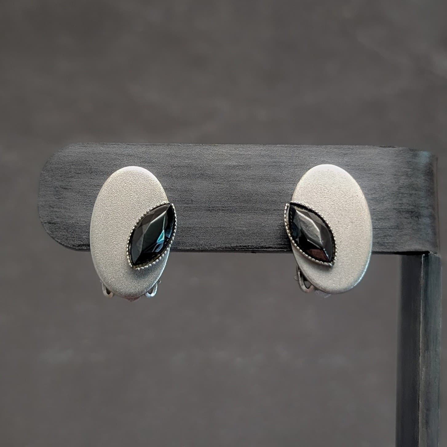 Vintage Clip On Earrings Stylish Glam Brushed Silver Tone & Metallic Black Gem