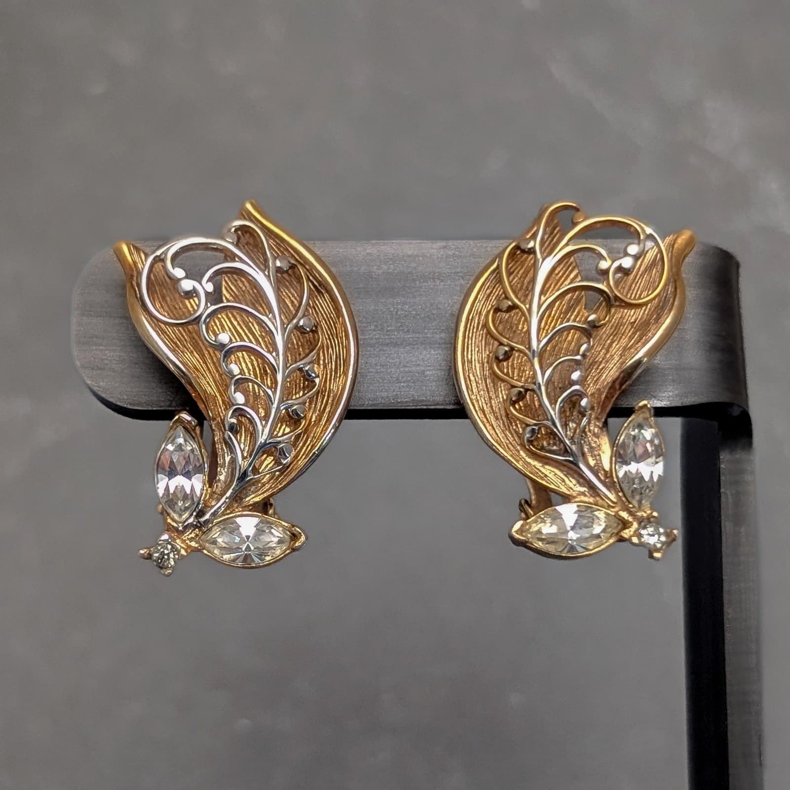 Vintage Clip On Earrings Copper-ish Tone with Center Accent Fall Theme Leaf