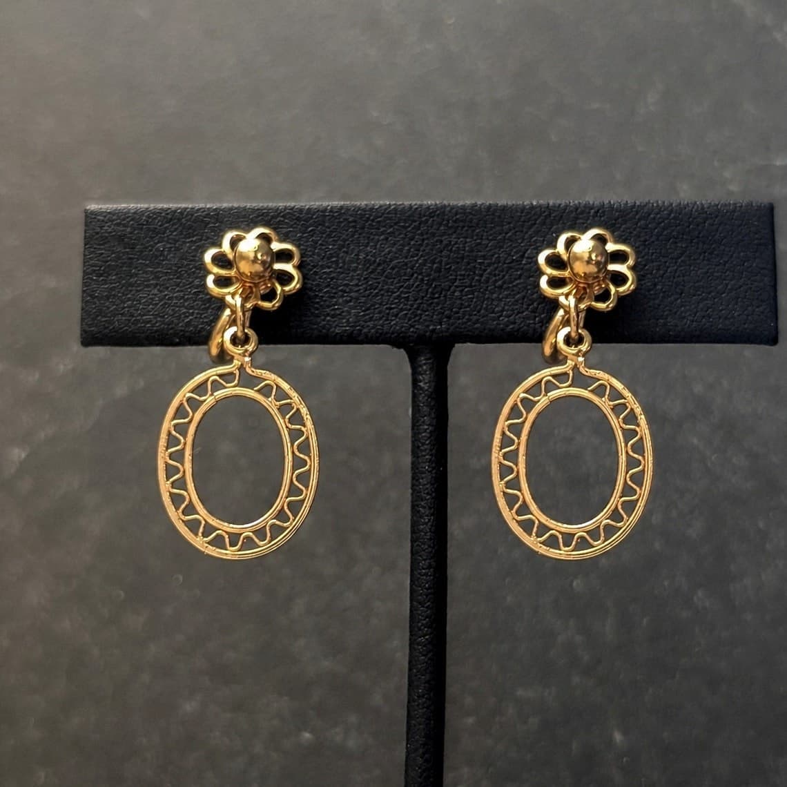 Vintage Clip On Earrings Dainty Stylish Gold Tone Classy Small Light Dangle