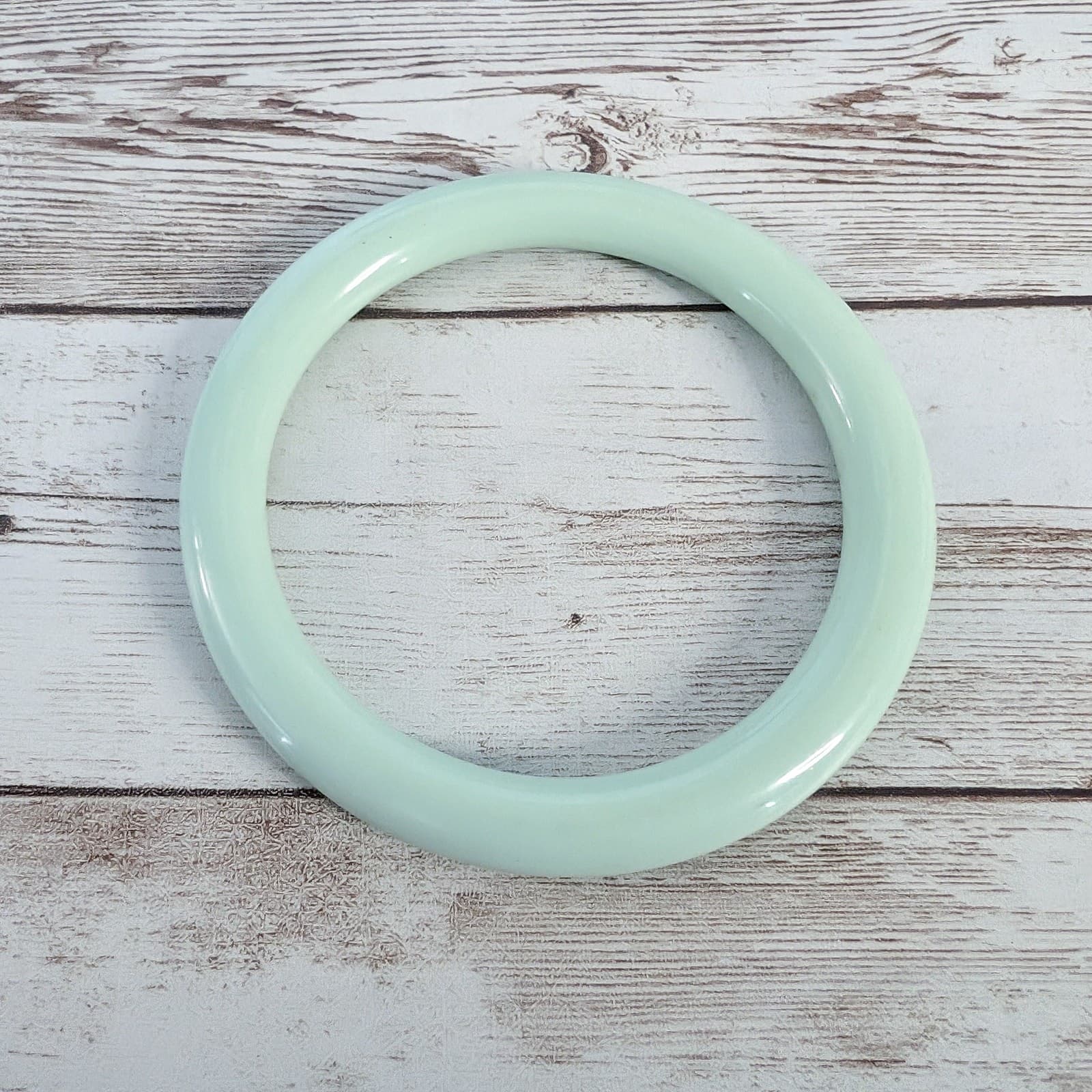 Vintage Bracelet Light Green 8.25"