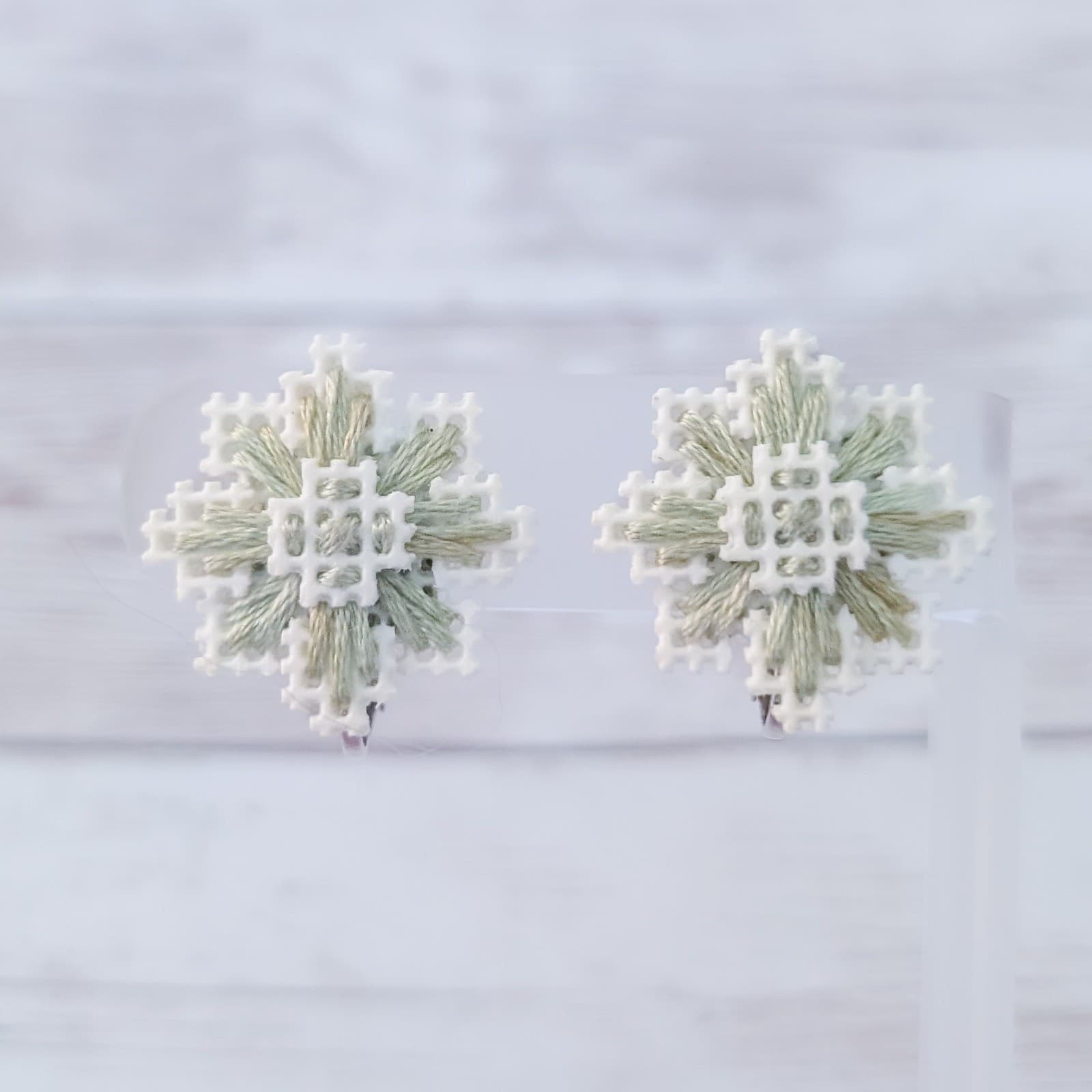 Vintage Clip On Earrings Pale Green & White Unusual Statement 1"