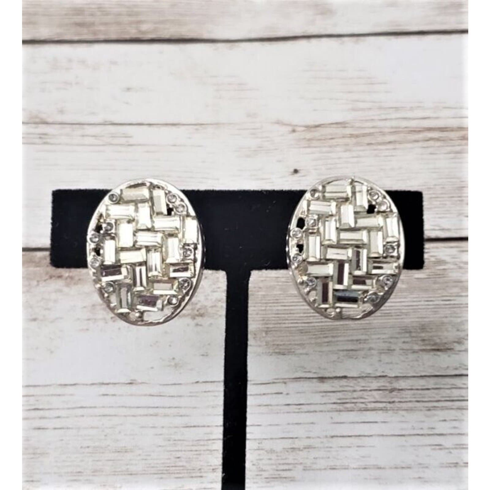 Vintage Clip On Earrings - Oval Unusual Clear Gem Pattern