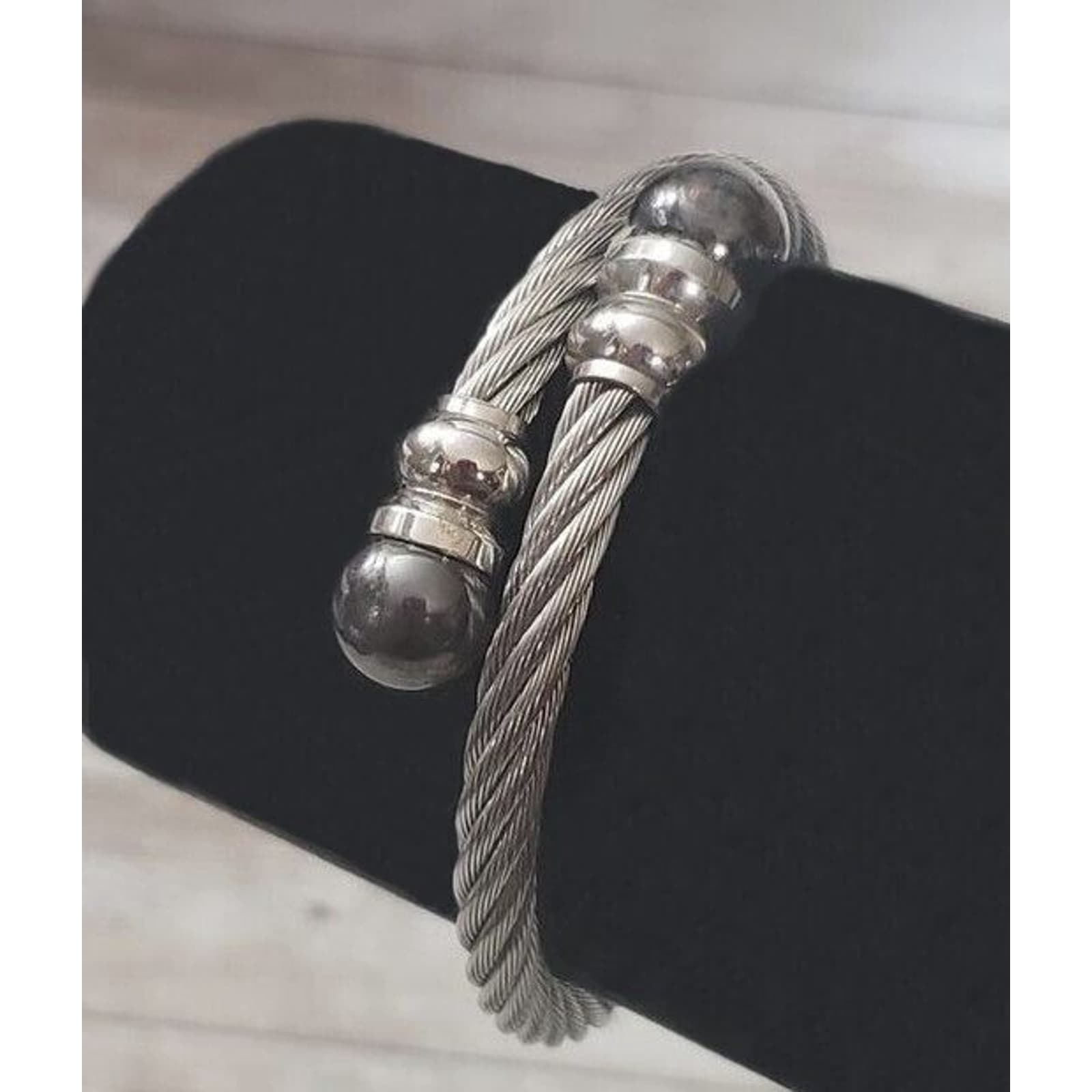 Vintage Bracelet / Bangle Silver Tone Wire Design