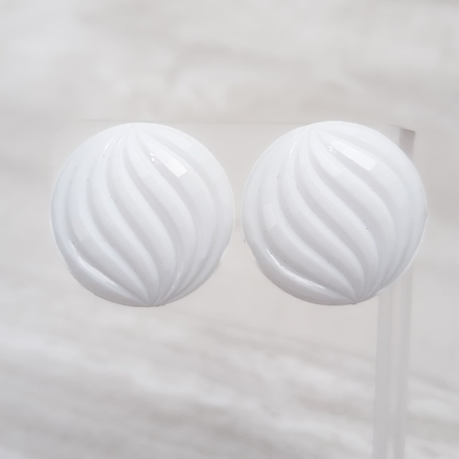 Vintage Clip On Earrings White Ridged Pattern Circle Statement Large 1 & 1/8"