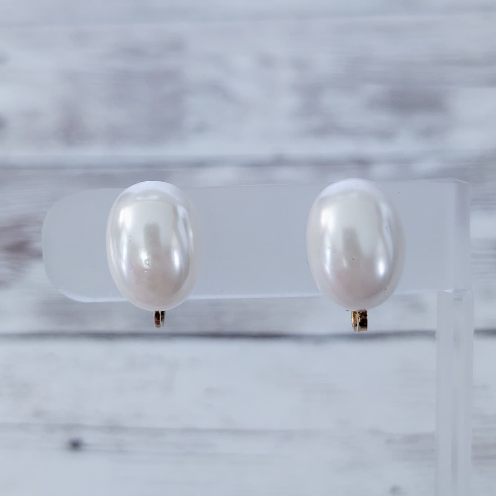 Vintage Clip On Earrings Cream Pearlescent Chunky 0.75"