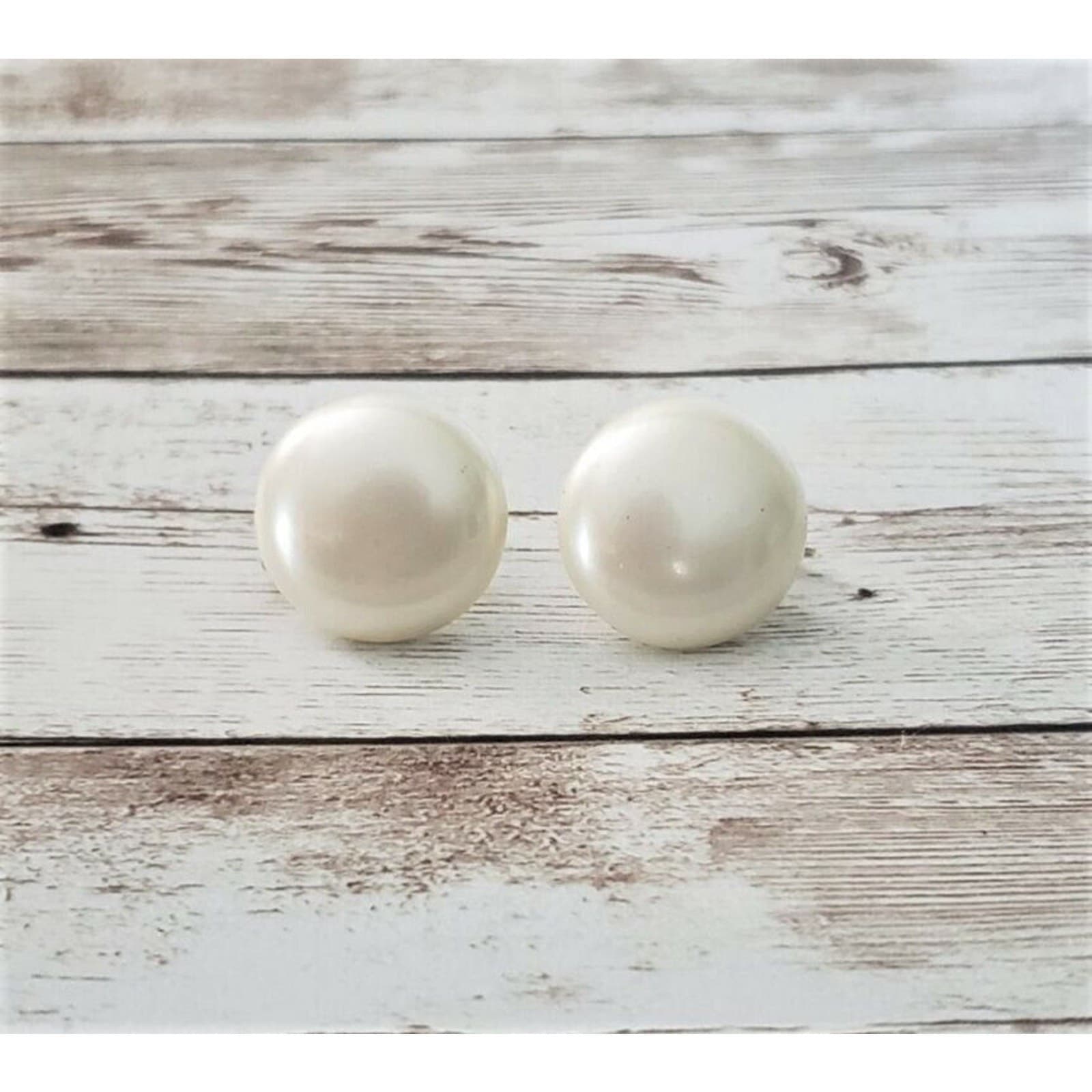 Vintage Marvella Clip On Earrings - Cream Circle