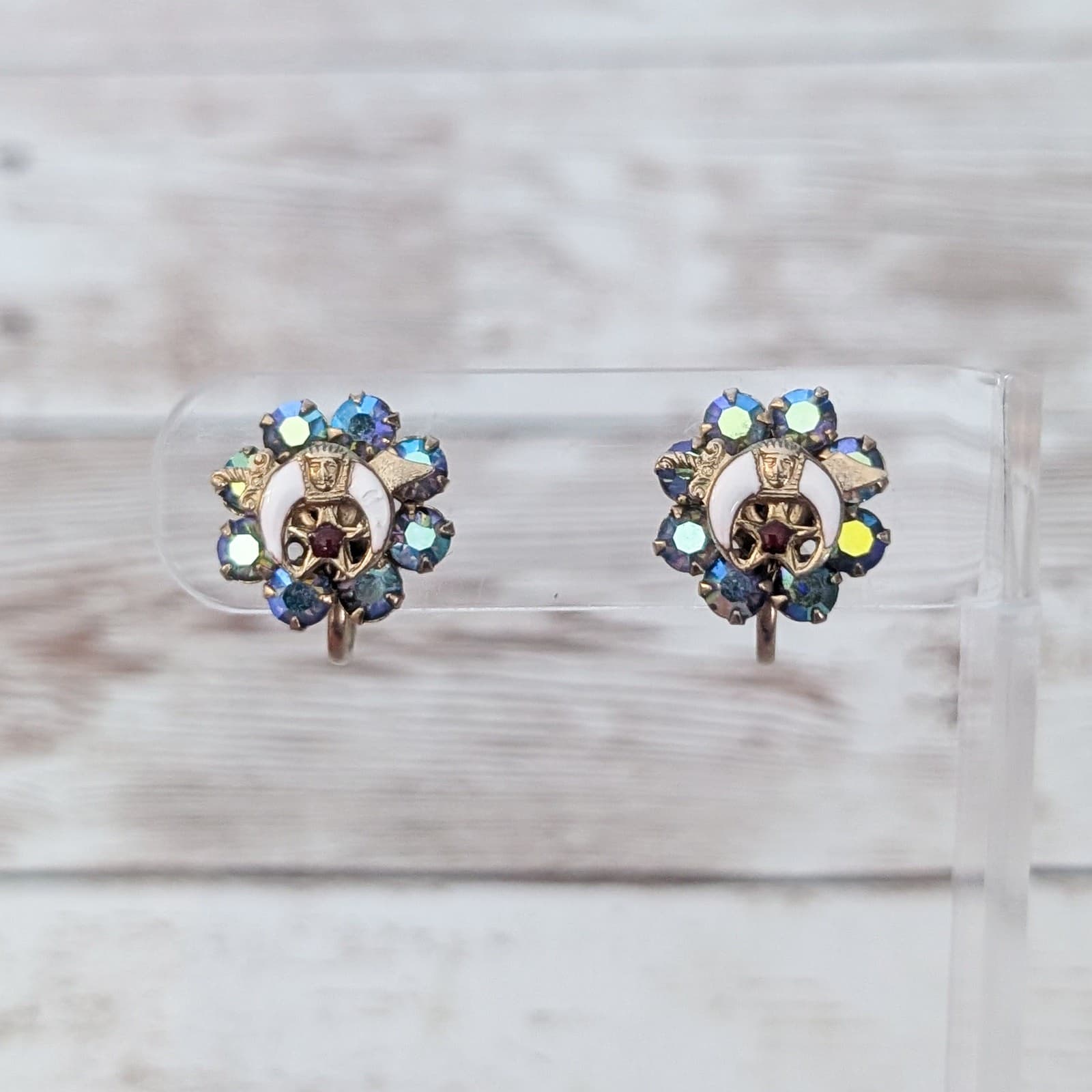 Vintage Screw Back Earrings Unusual Design Egyptian Theme