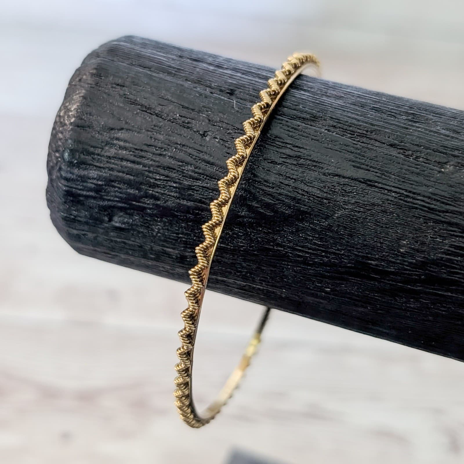 Vintage Bracelet / Bangle - Thin Gold Tone Zig Zag Design