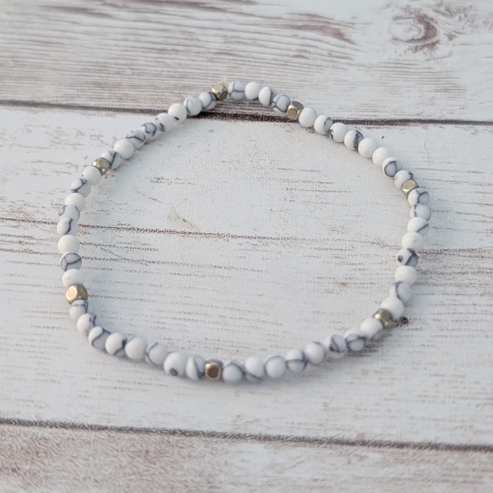 Vintage Stretch Bracelet - Thin Marbled Look & Gold Tone Beads