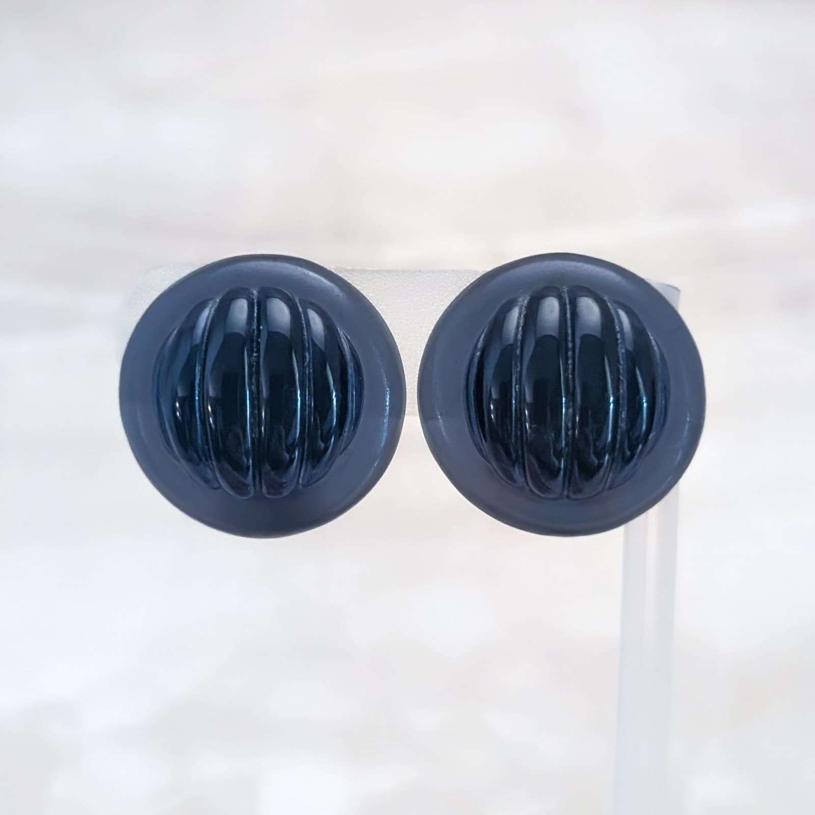 Vintage Liz Claiborne Clip On Earrings Navy Blue Resin Circle with Ribbed Center