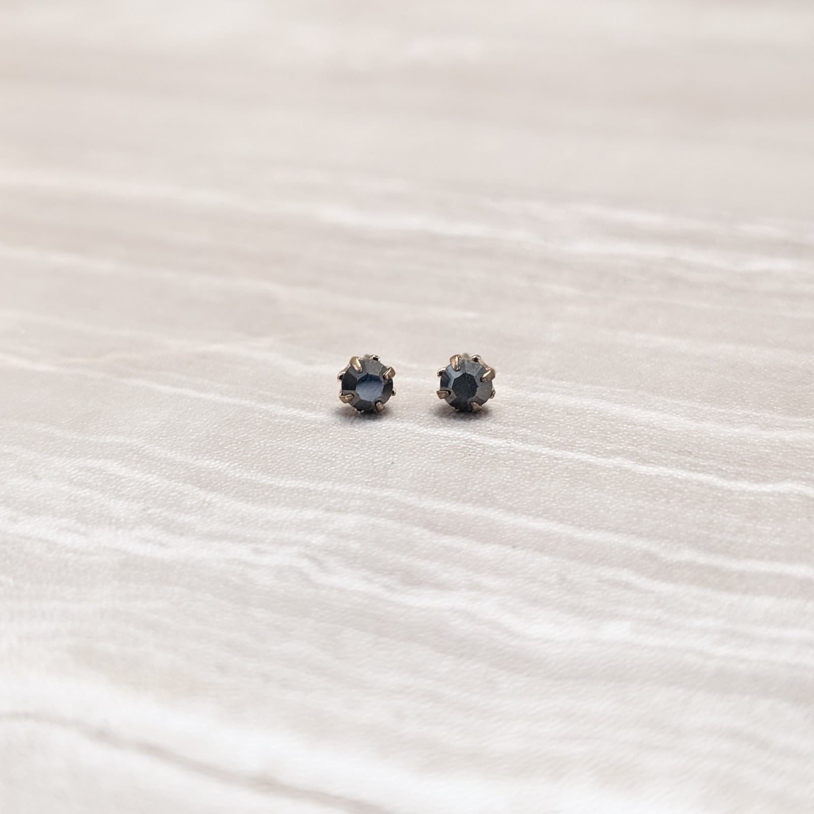 Vintage Stud Earrings Dark Reflective Gem & Gold Tone - Small