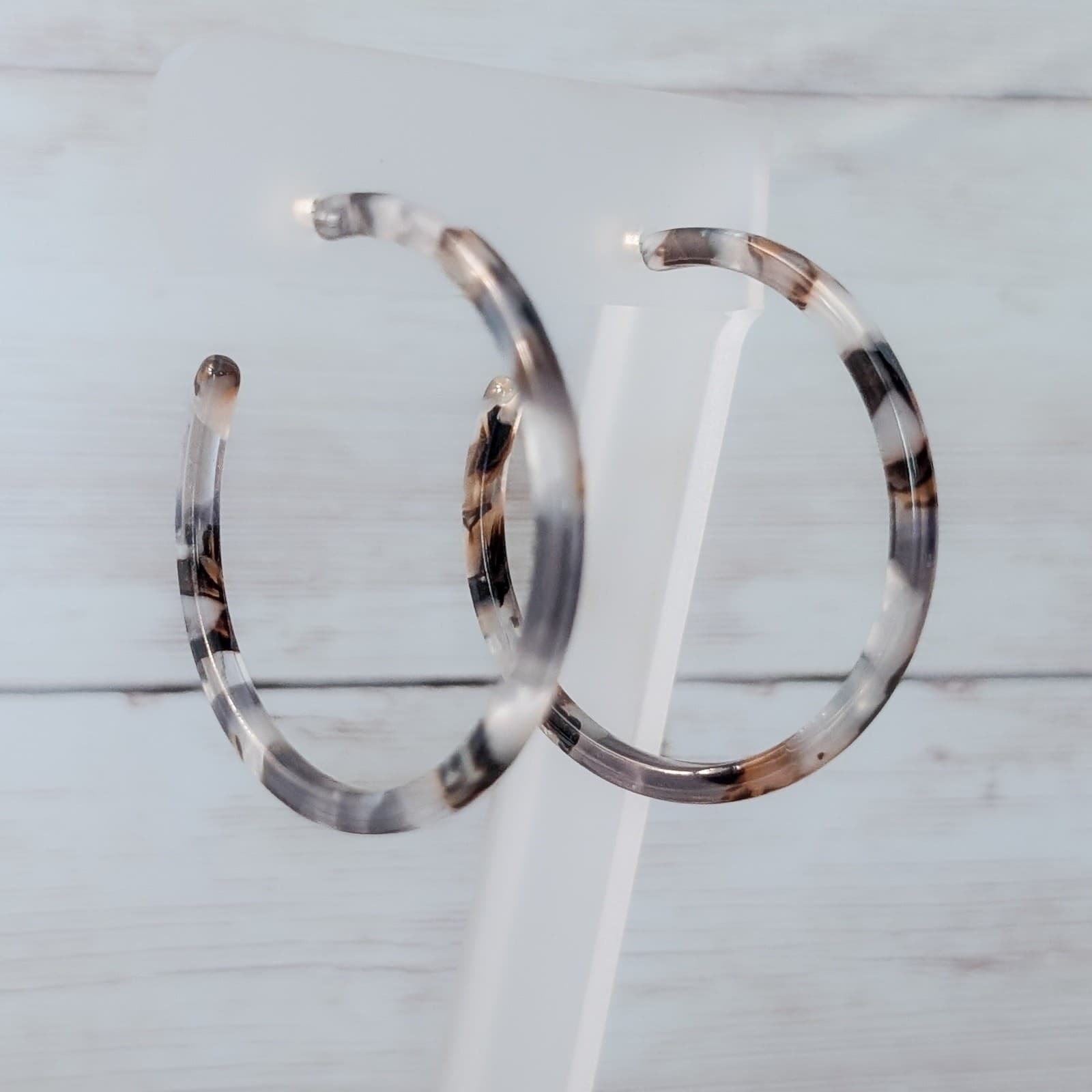 Vintage Stud Earrings Stunning Brown/Gray/White Hoops