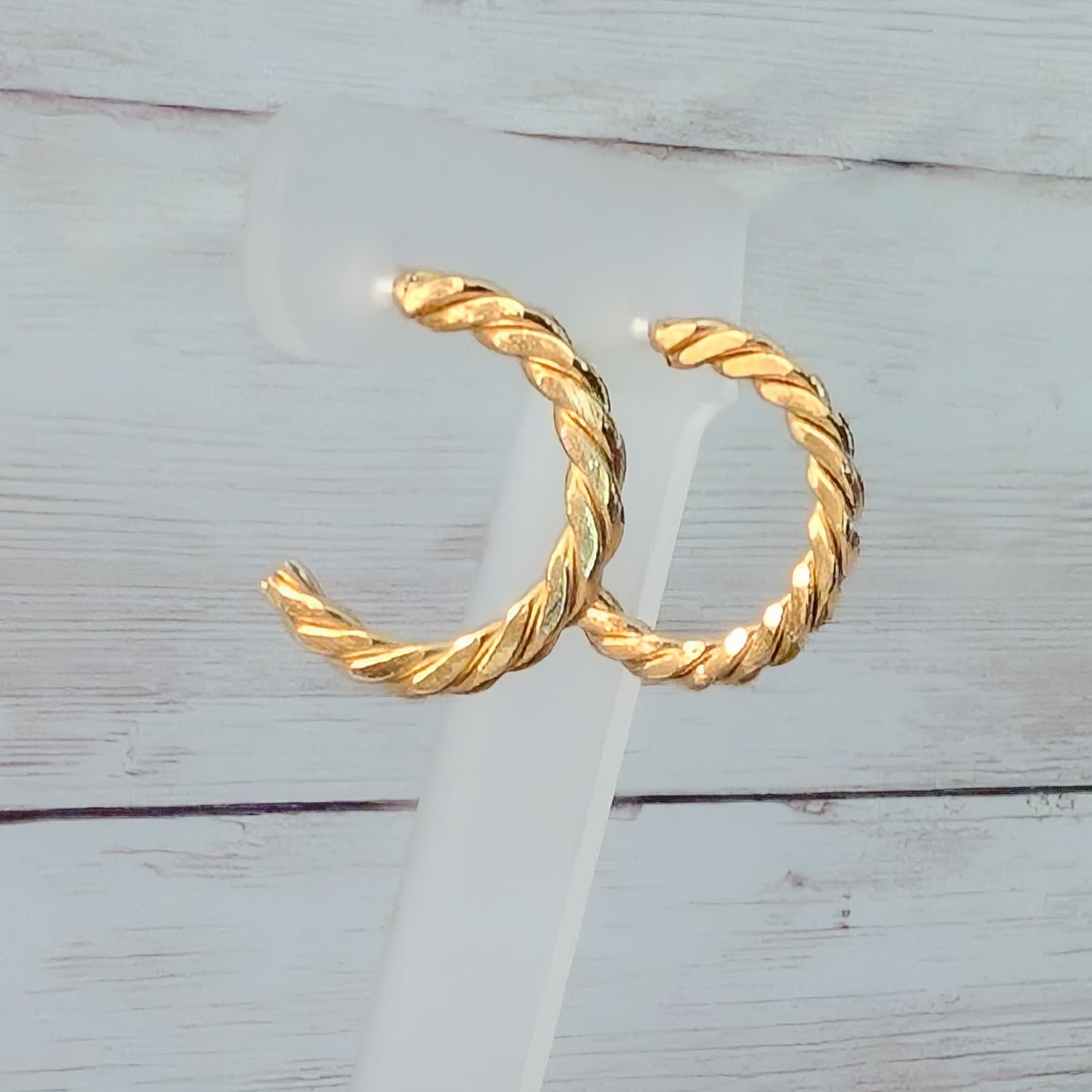 Vintage Stud Earrings Stylish Gold Tone 1" Hoops