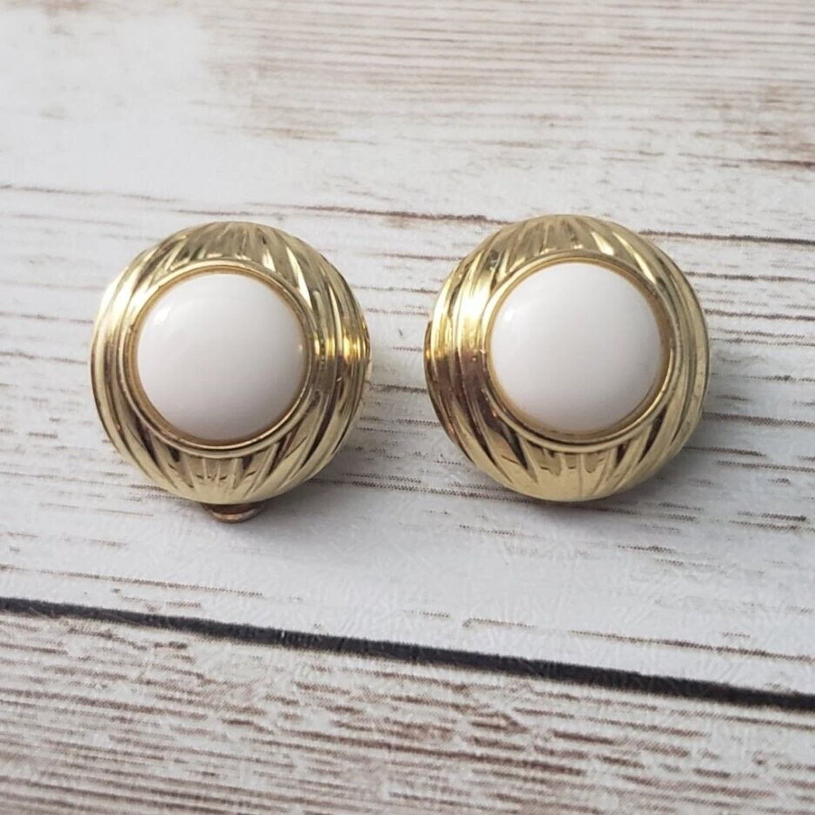 Vintage Clip On Earrings - Patterned Gold Tone Halo White Center Circle