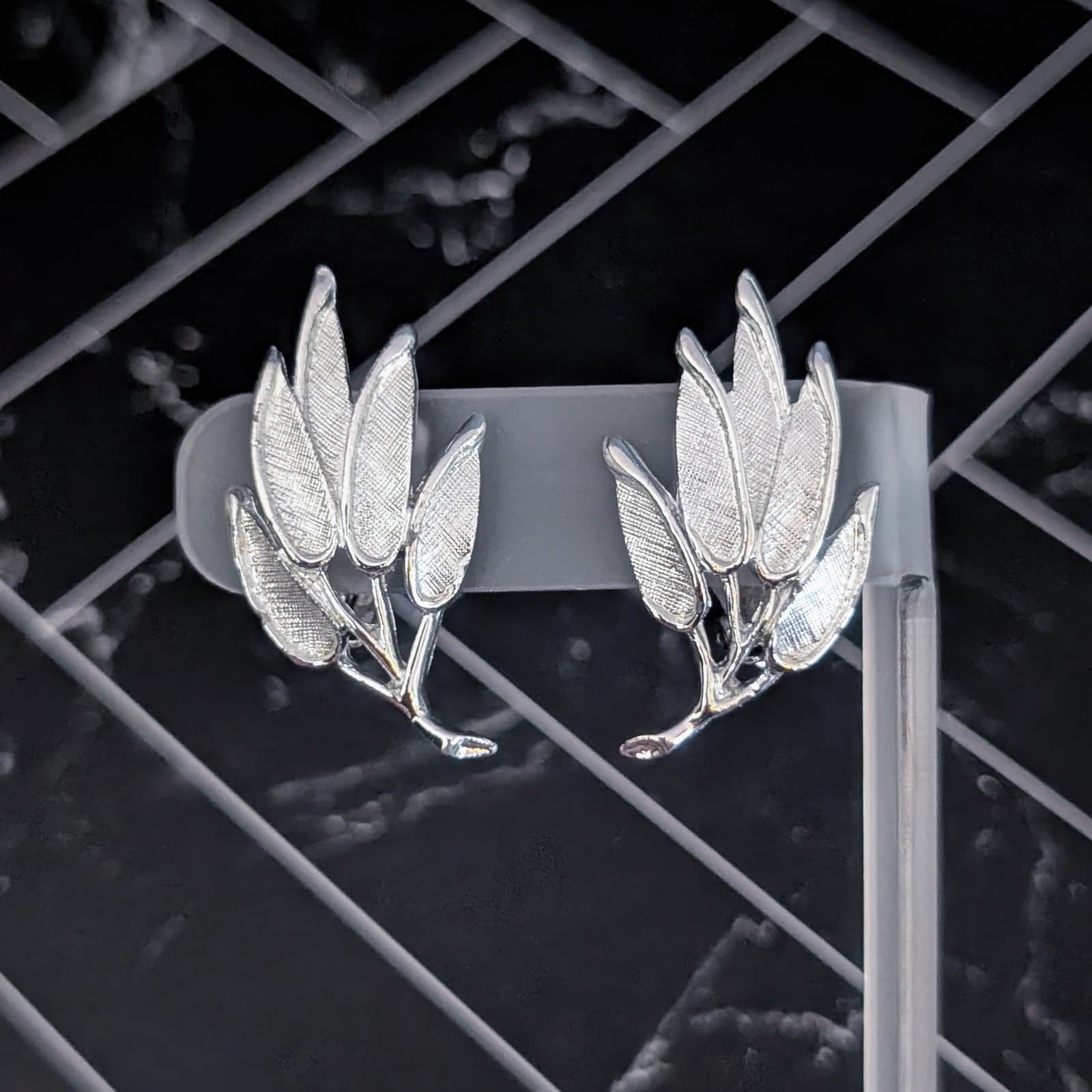 Vintage Lady Lee Clip On Earrings 1.5" Silver Tone Statement Large Leaves Branch