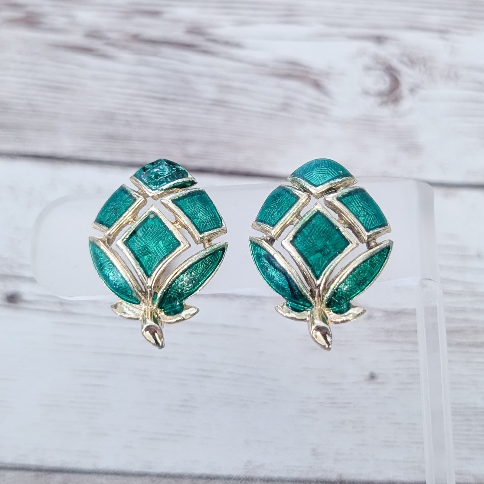 Vintage Clip On Earrings Green & Gold Tone - Dent to Top Of One