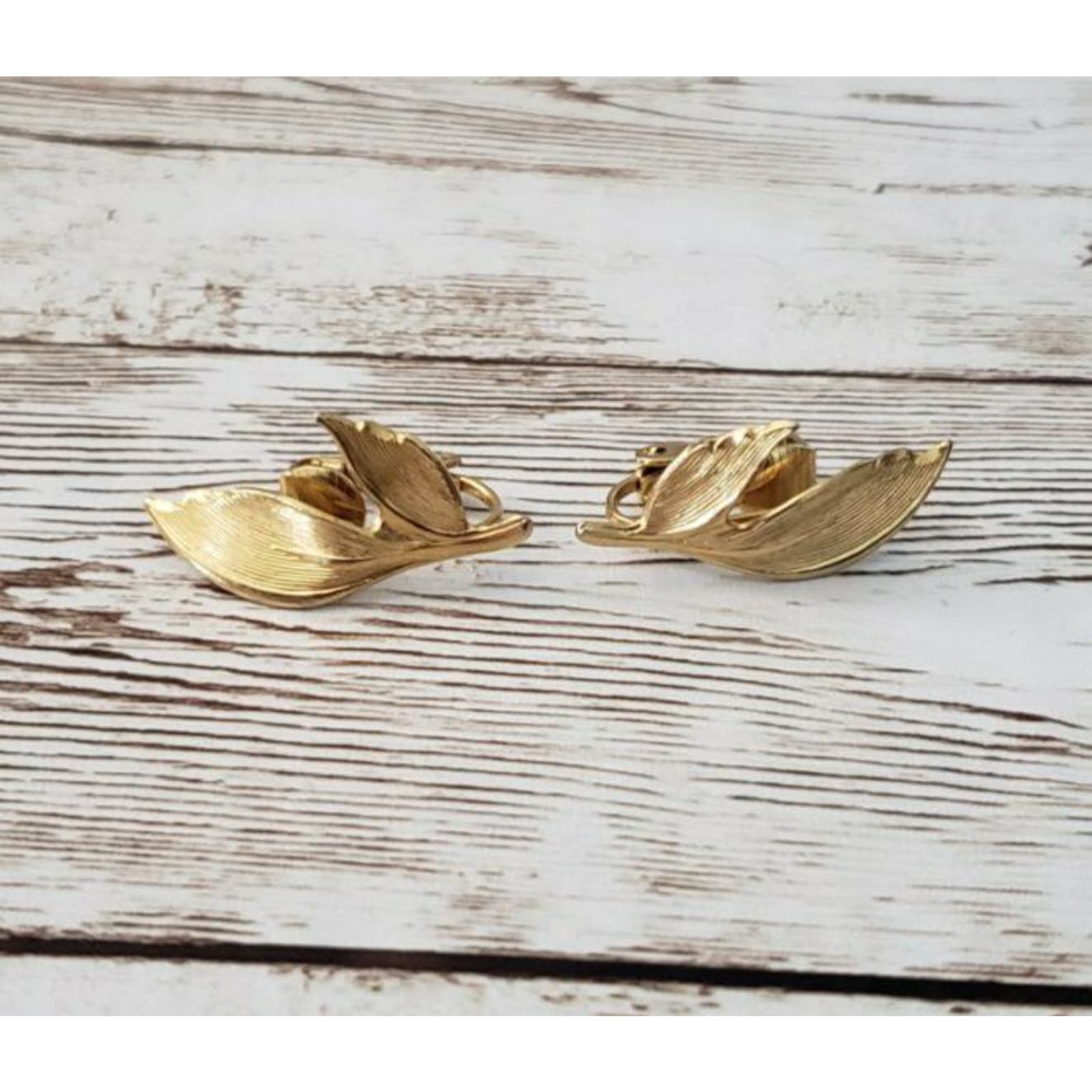 Vintage Clip On Earrings - 1" x 0.5" Two Leaf Gold Tone Very Pretty - Fall Theme