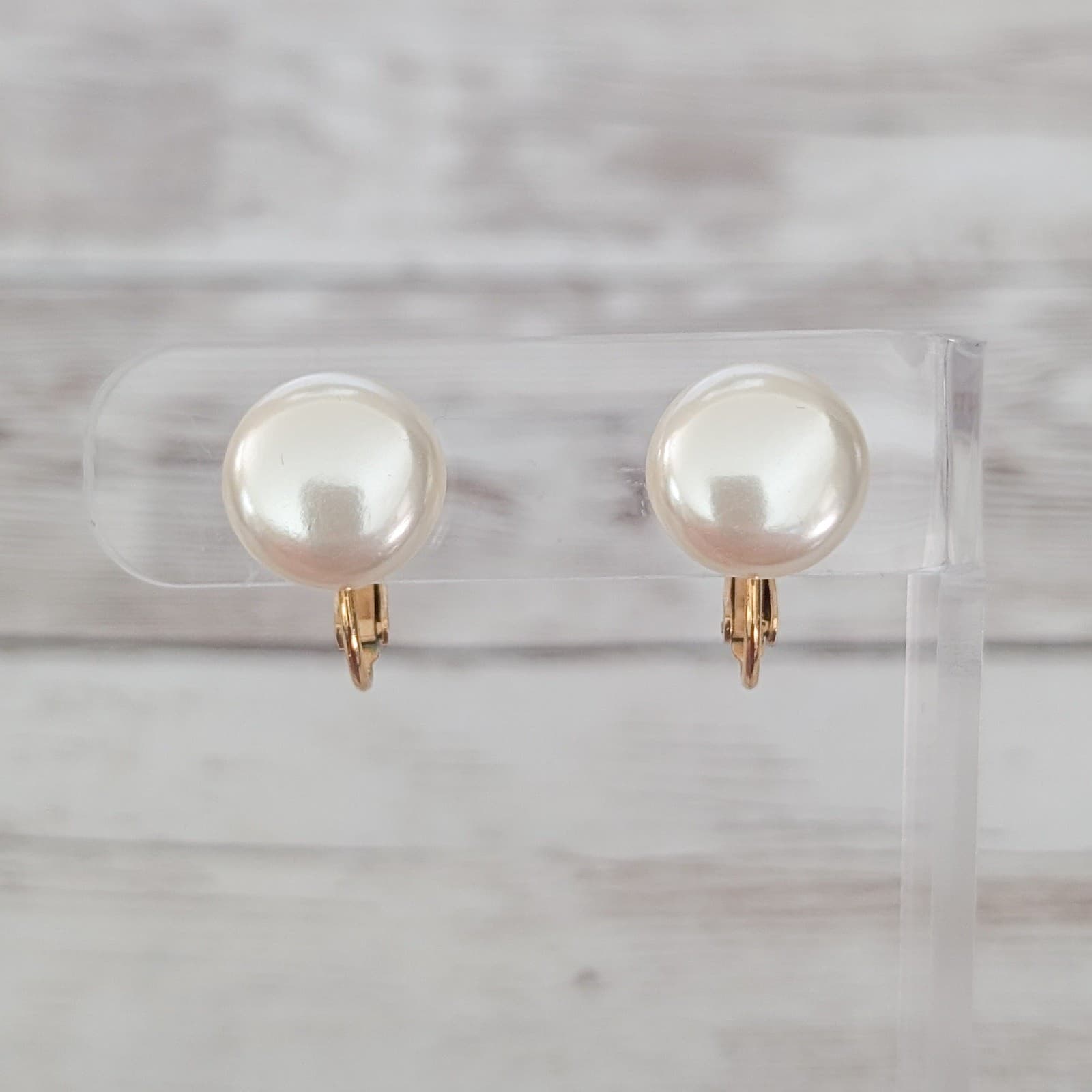 Vintage Clip On Earrings 0.5" Stylish Cream Screw to Tighten