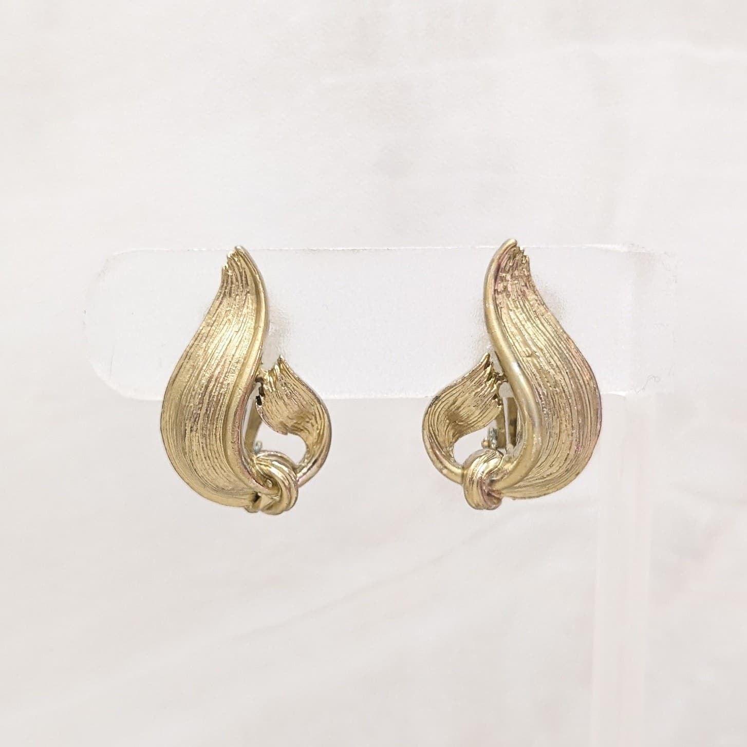 Vintage Lisner Clip On Earrings Statement Earrings Stylish Gold Tone 1 & 1/8"