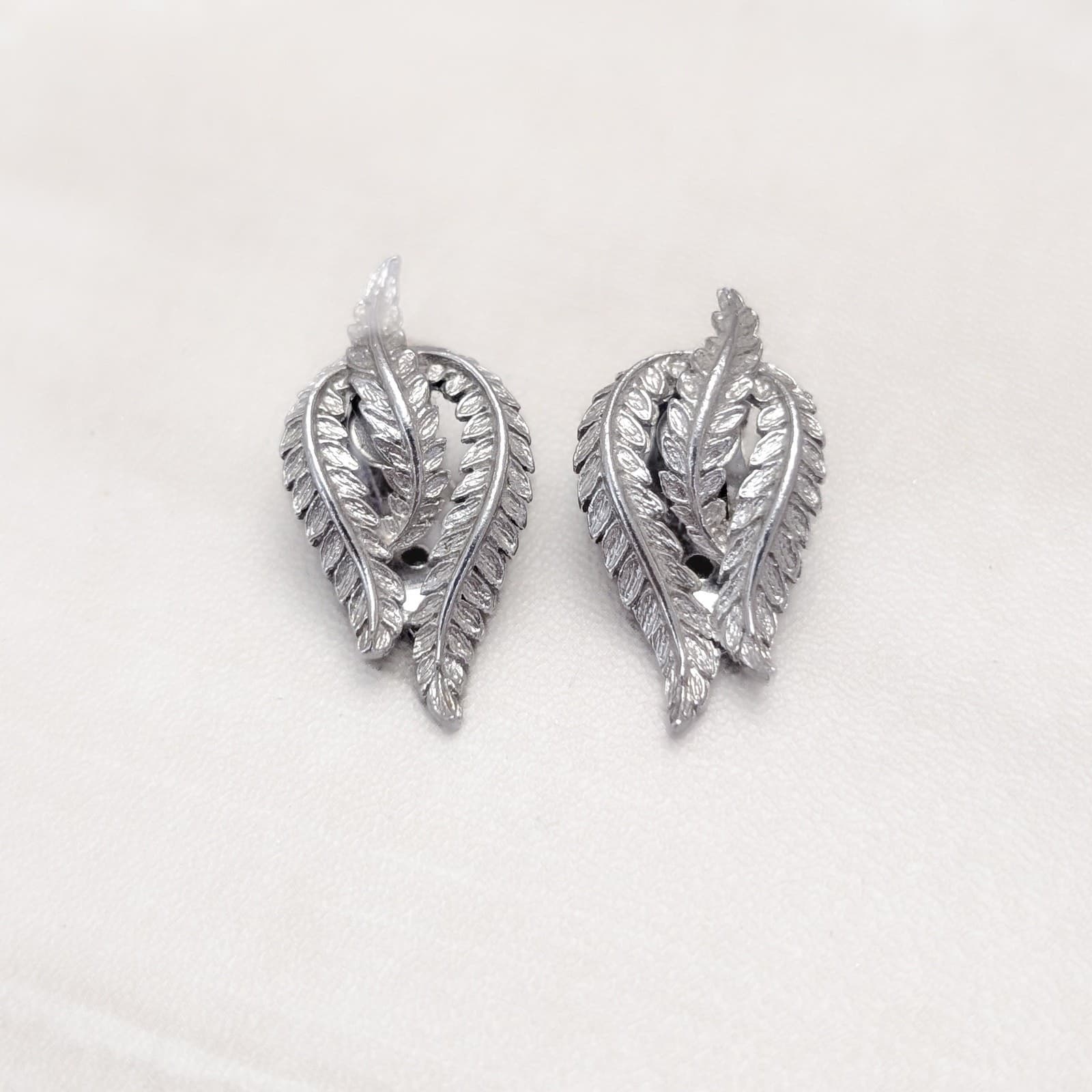 Vintage Clip On Earrings Stylish Silver Tone Twisted Leaves Statement Regal