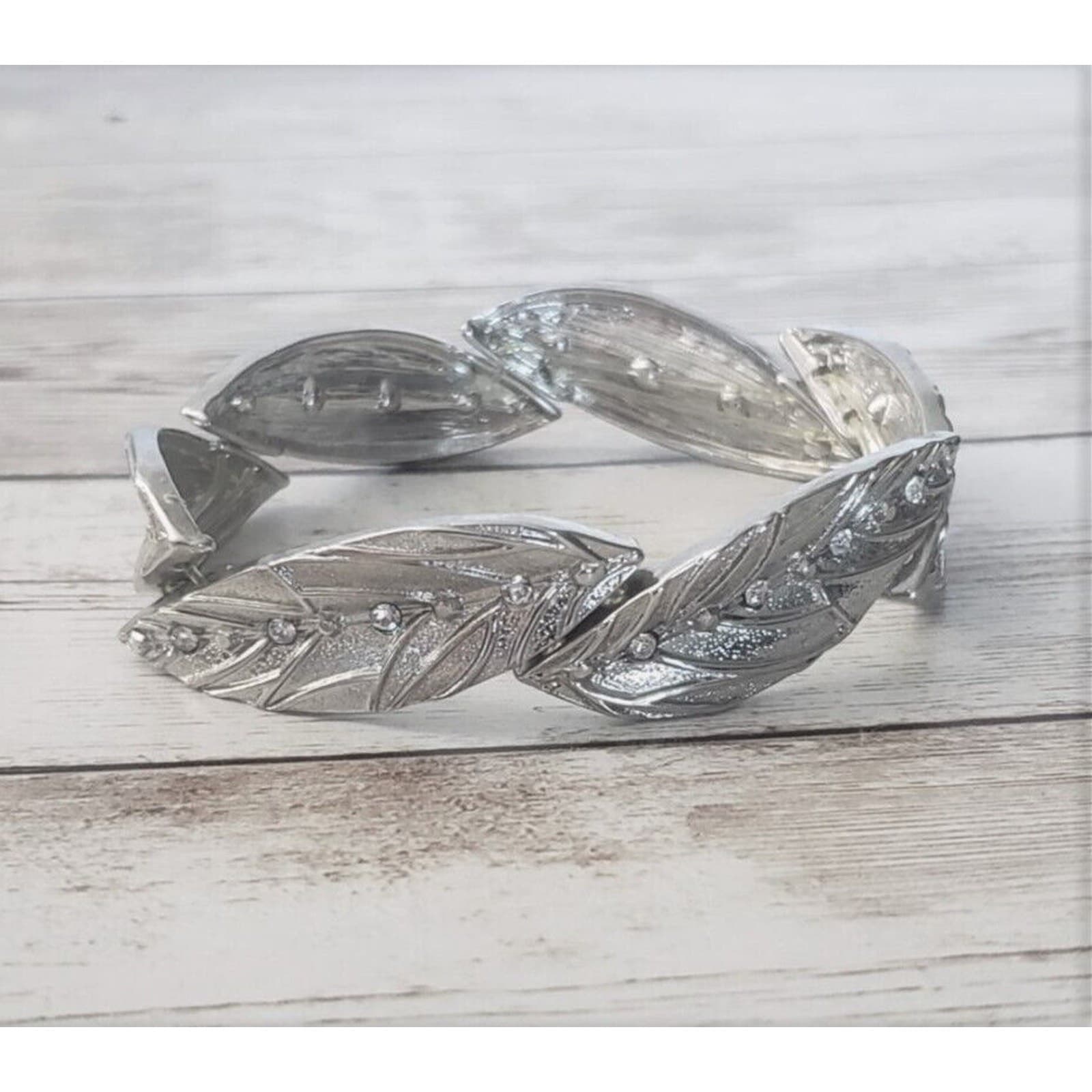 Vintage Bracelet - Leaf Design Silver Tone & Clear Gem Stretch Bracelet