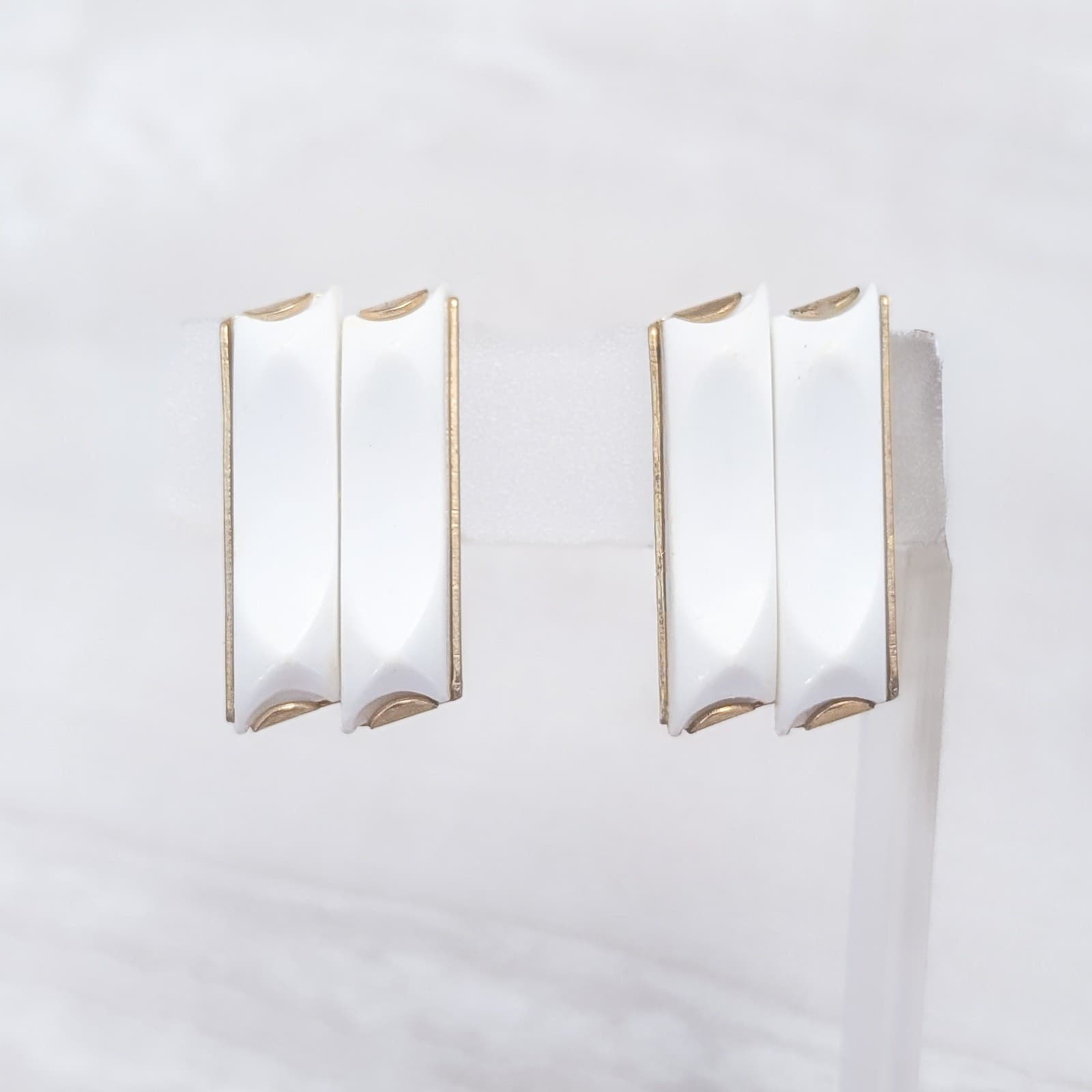 Vintage Clip On Earrings Statement Off White & Gold Tone Unusual Stylish 1.25"