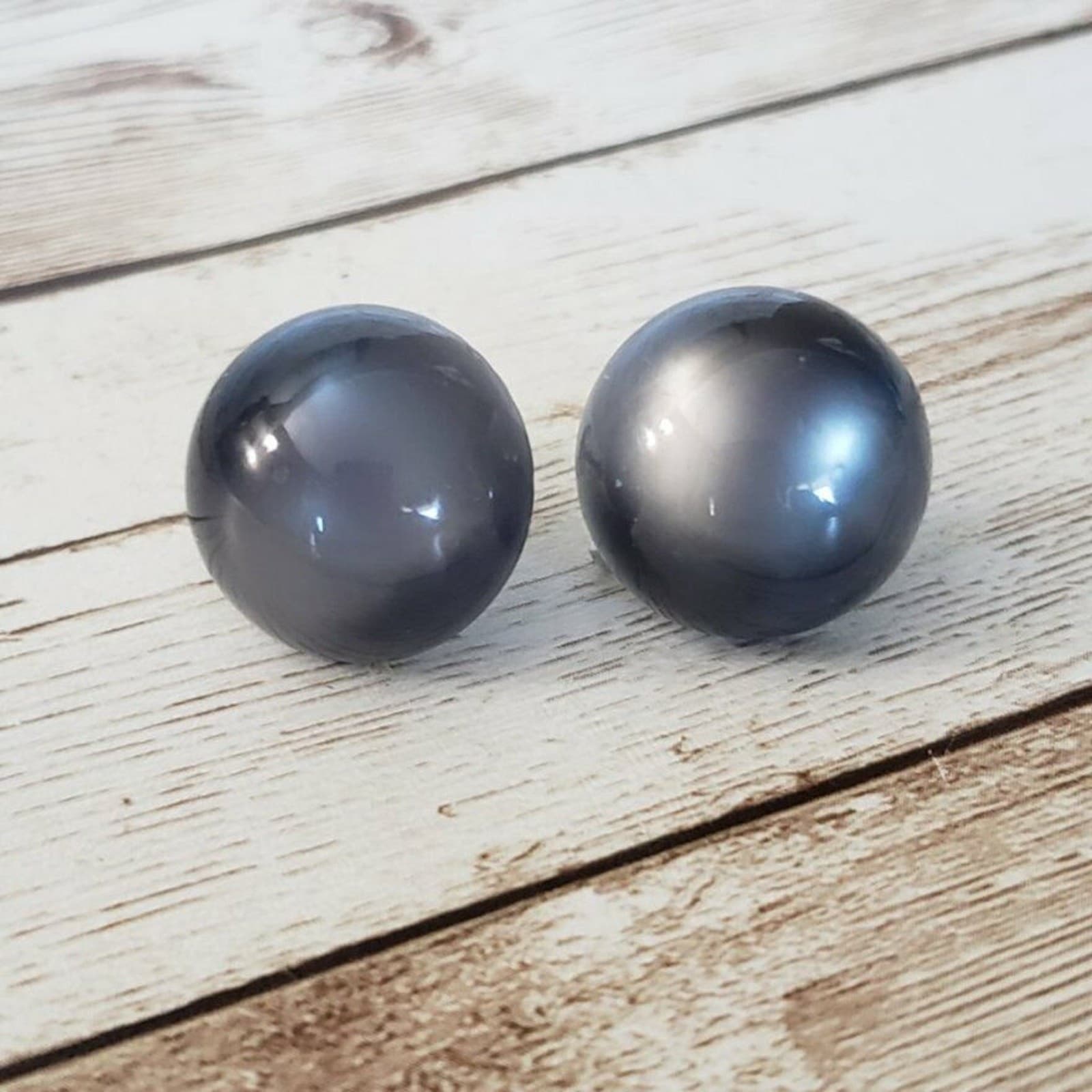 Vintage Screw On / Screw Back Earrings Silvery Grey Domed
