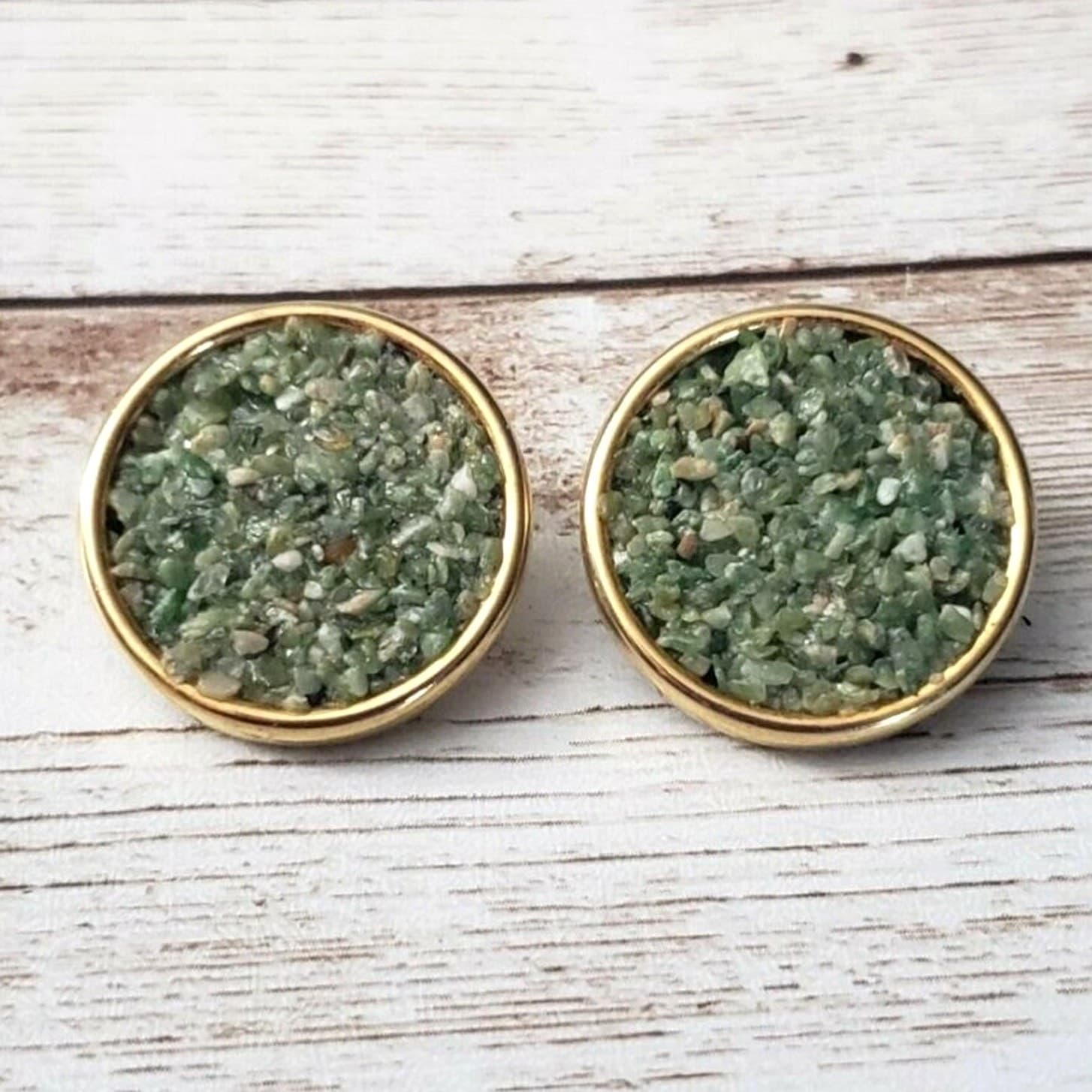 Vintage Clip On Earrings - Green Circle 7/8" - Gold Tone Green Jade Chips