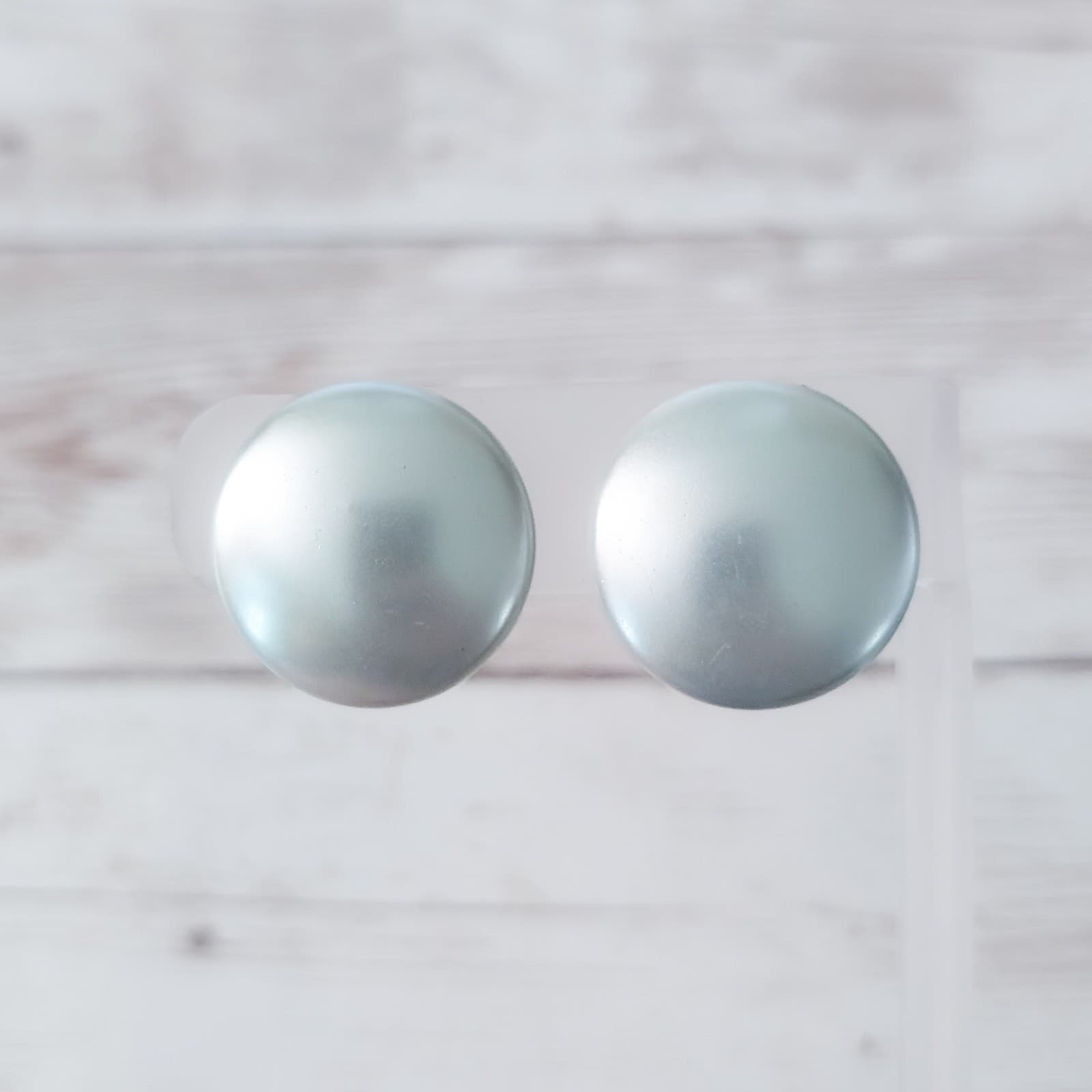Vintage Screw On Earrings Pale Green/Blue Pearlescent Circle