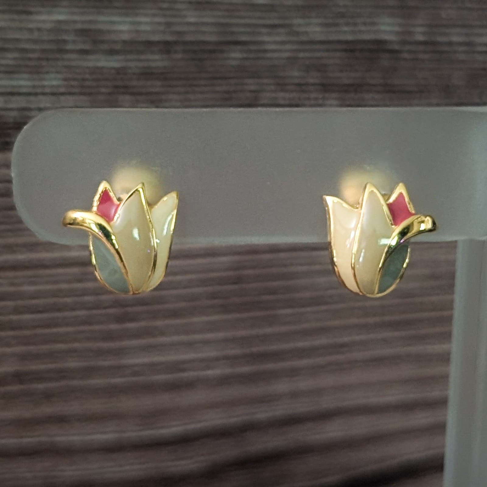 Vintage Clip On Earrings 0.5" Flower Design Stylish