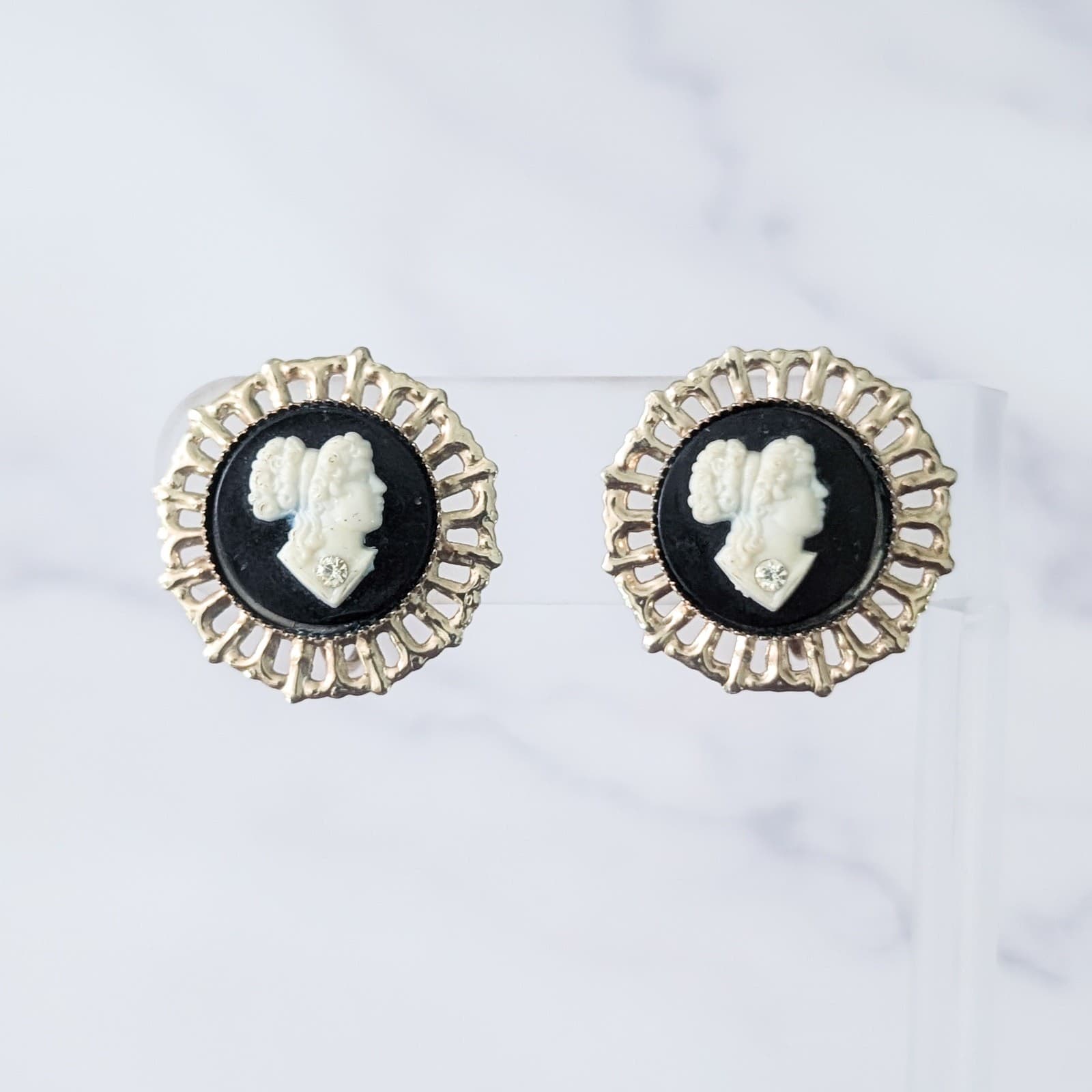 Vintage Screw On Earrings Cameo Style Black, Cream, Gold Tone