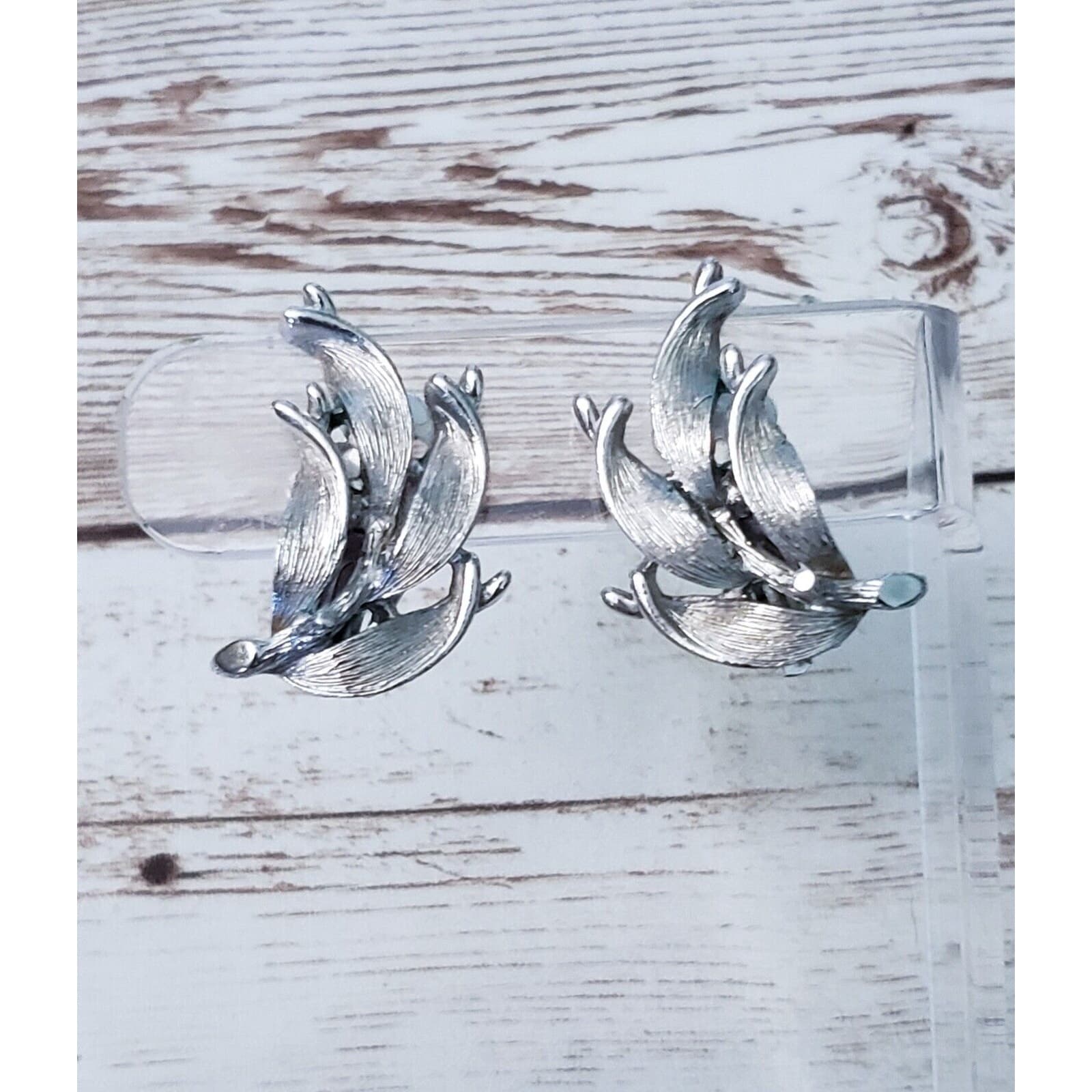 Vintage Lisner Clip On Earrings - Silver Tone Leaves