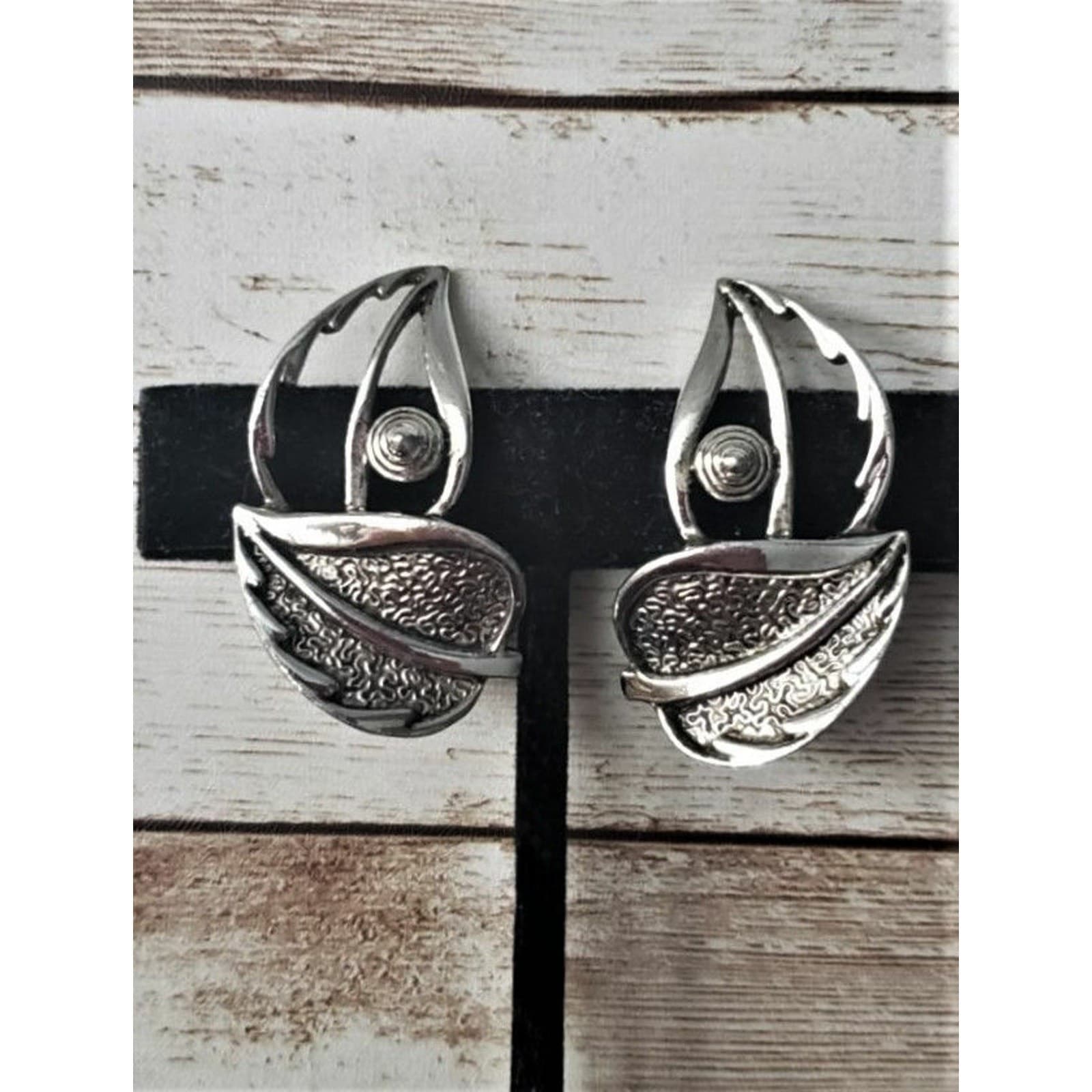 Vintage SAC Sarah Coventry Clip On Earrings Large Ornate Leaves Silver Tone