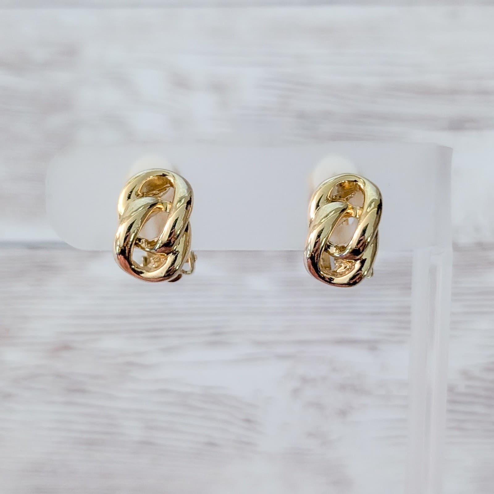 Vintage Clip On Earrings Gold Tone Interlocking Design 5/8"