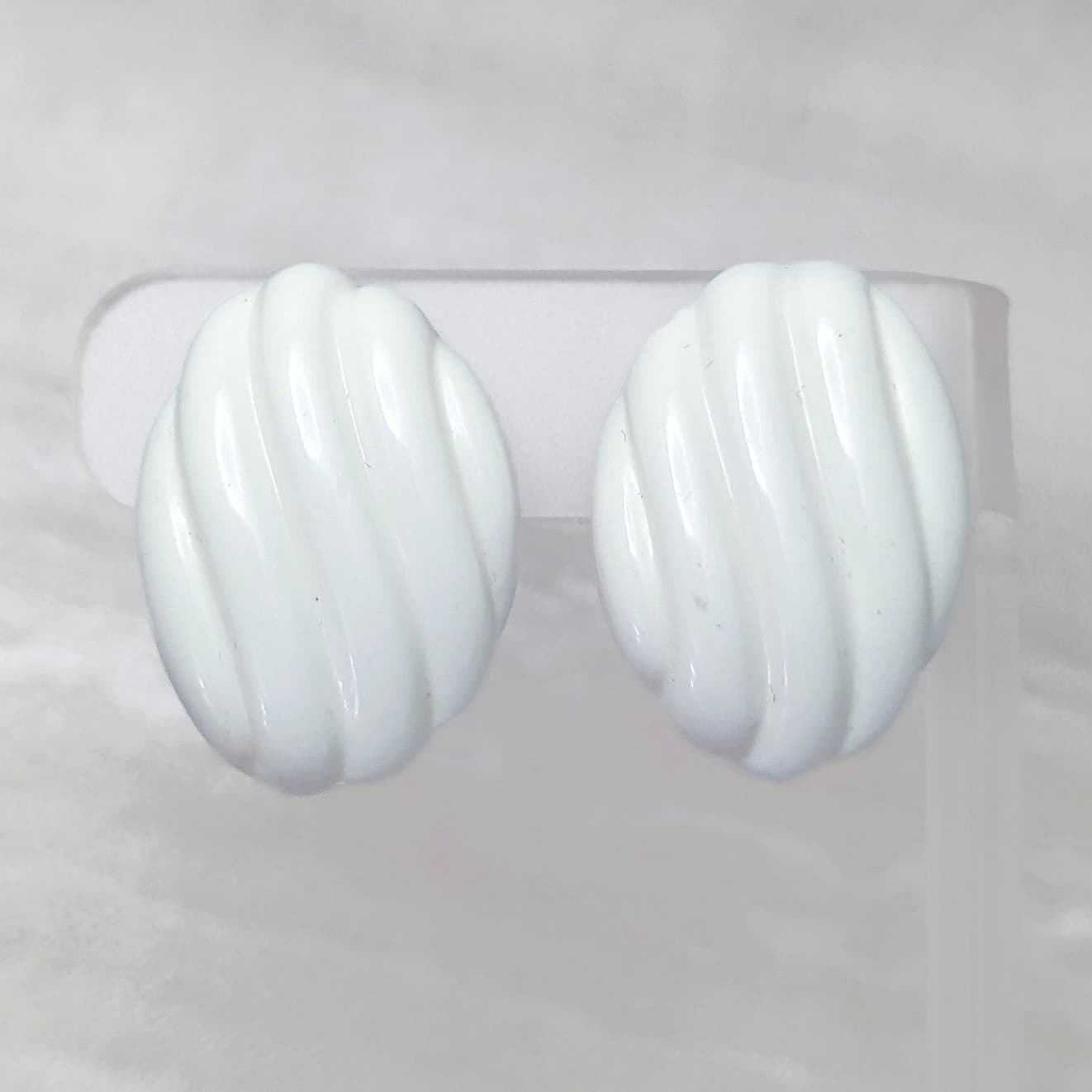 Vintage Clip On Earrings Off White Wavy Ridged Oval Retro Statement 1.25"