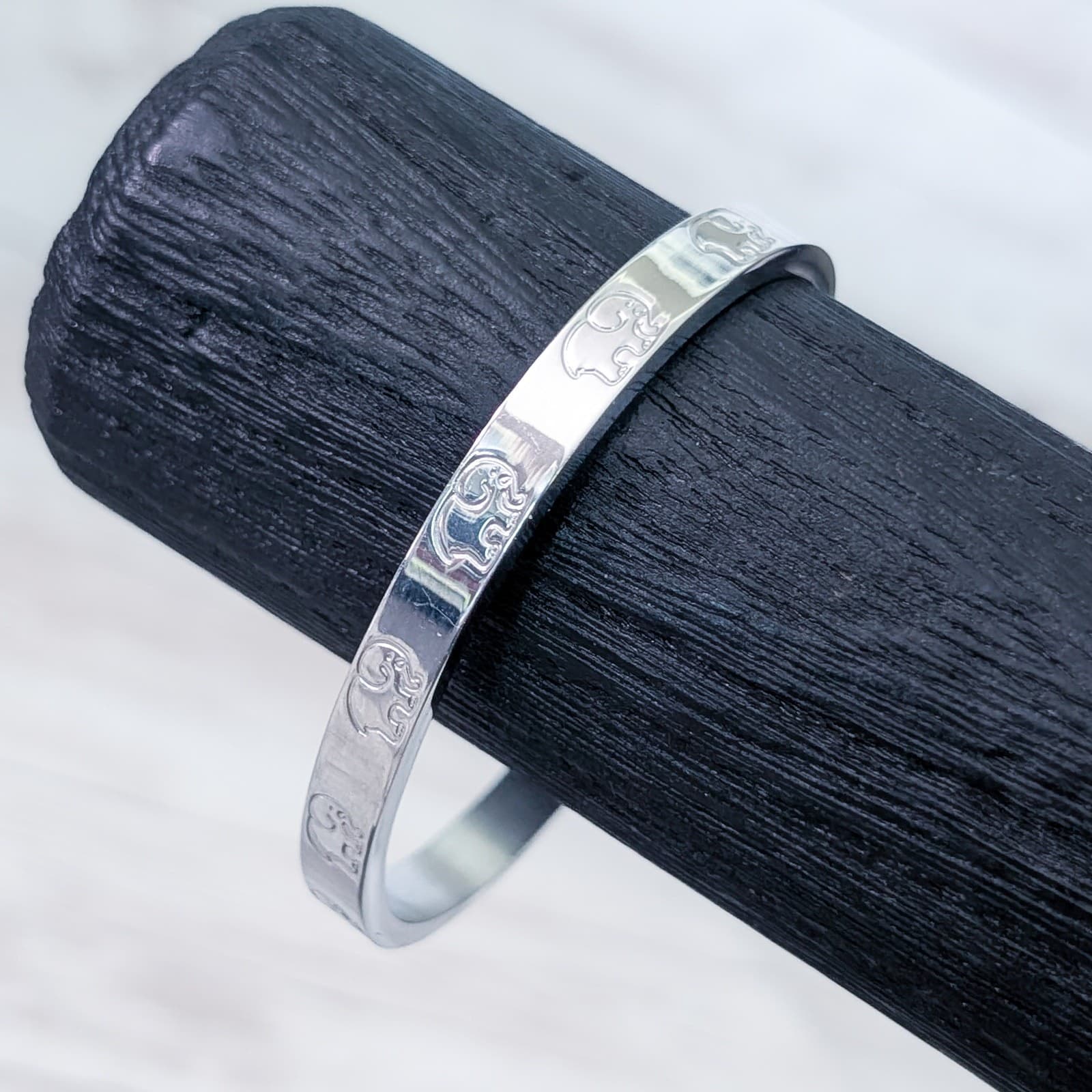 Silver Tone Bracelet with Engraved Elephant Design 6.5"