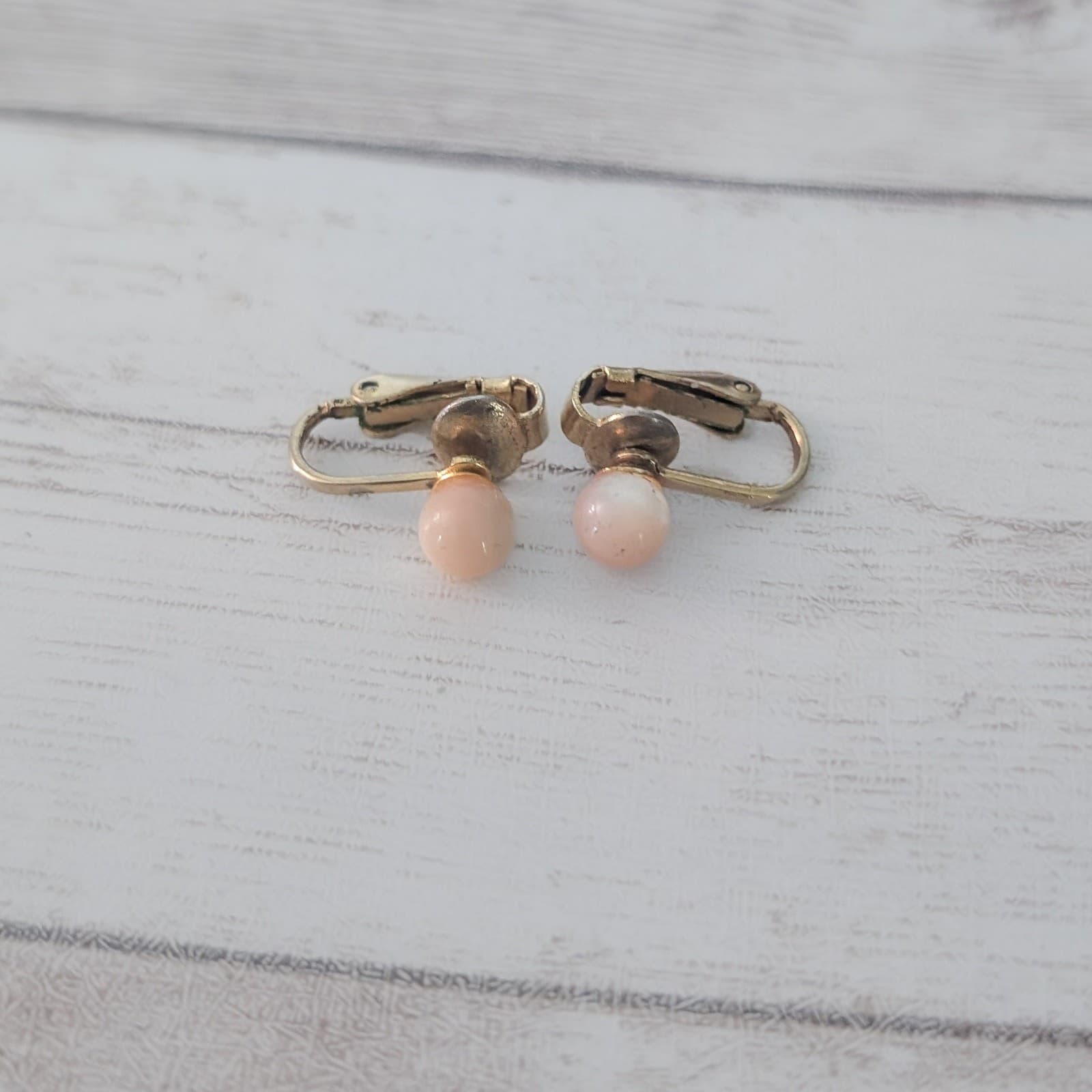 Vintage Clip On Earrings Very Small & Dainty Pinky Peach & White Tones