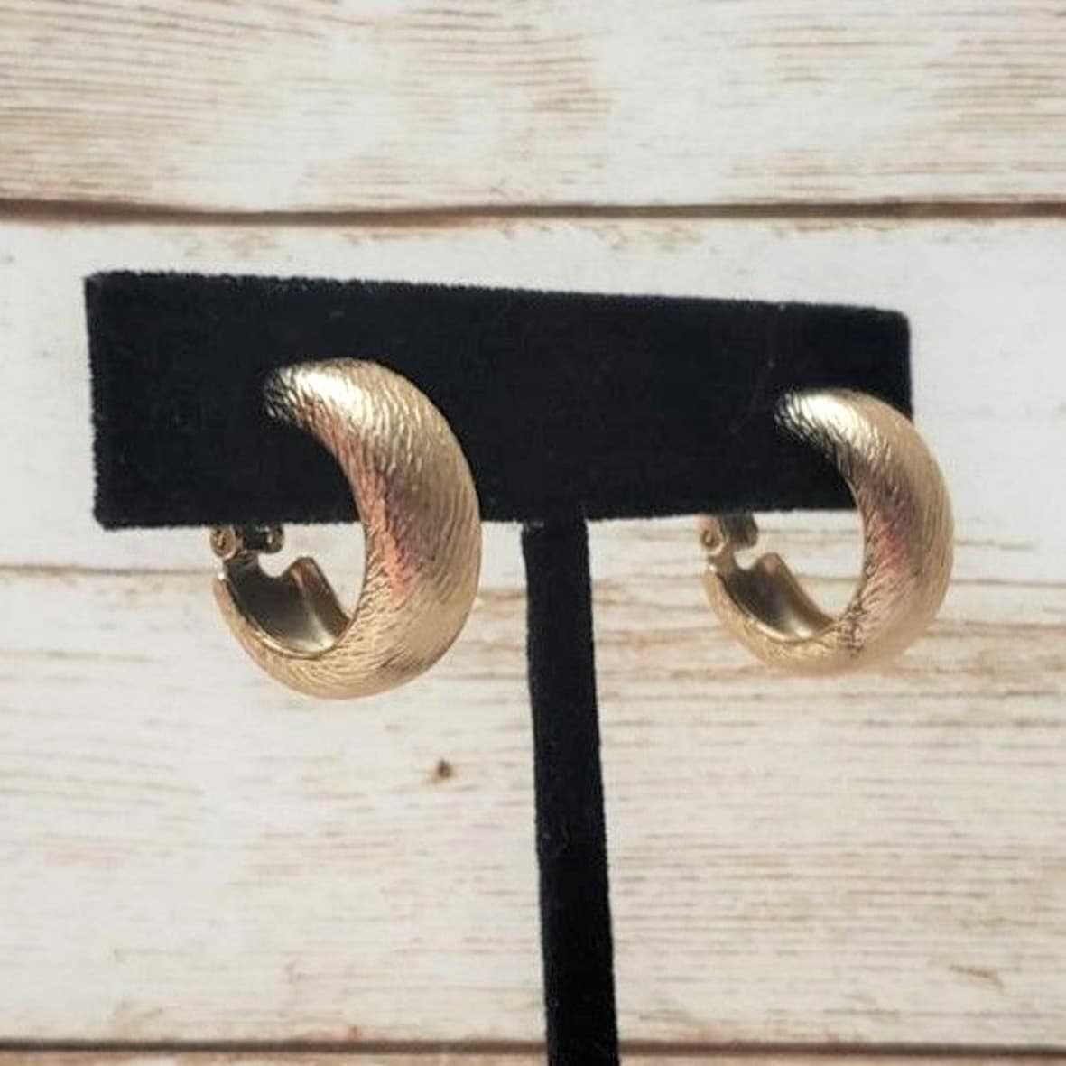 Vintage Sarah Coventry Clip On Earrings Patterned Gold Tone Hoops