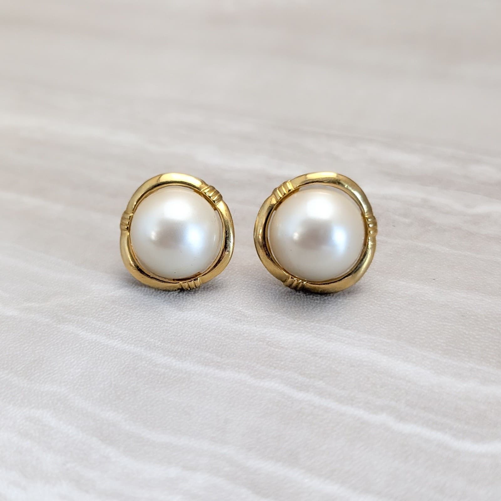 Vintage Clip On Earrings 0.75" Ornate Gold Tone Halo Cream Faux Pearl Center