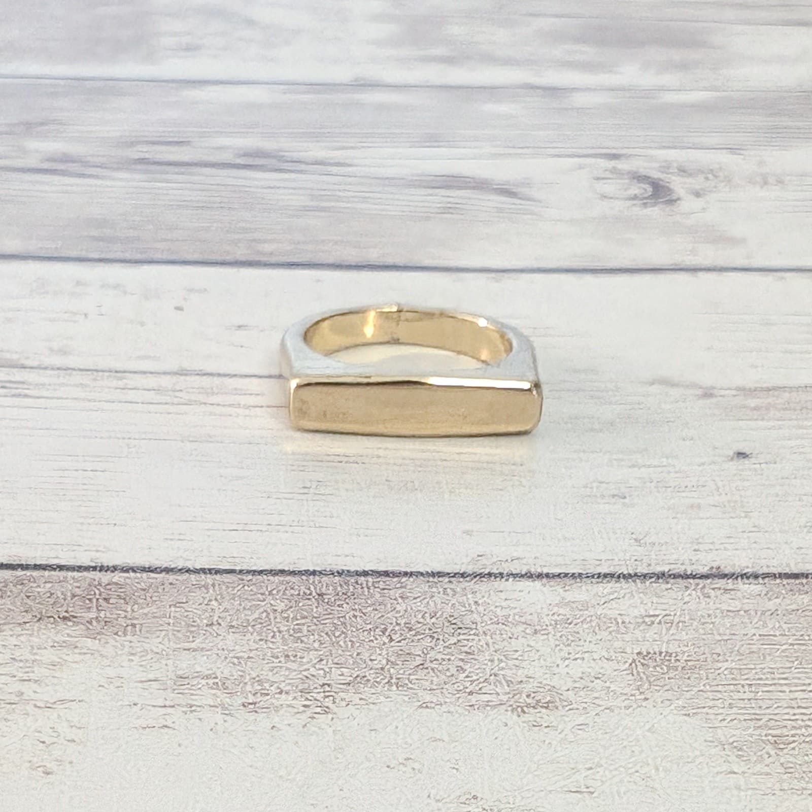 Gold Tone Ring with Flat Angled Design Womens Size 7