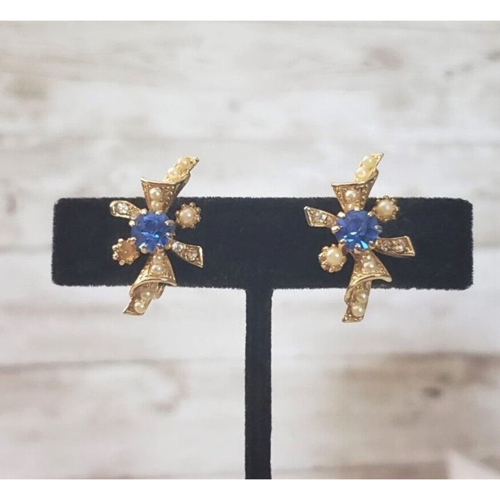 Vintage Screw On Earrings Unusual Blue & Clear Gems with Faux Pearls