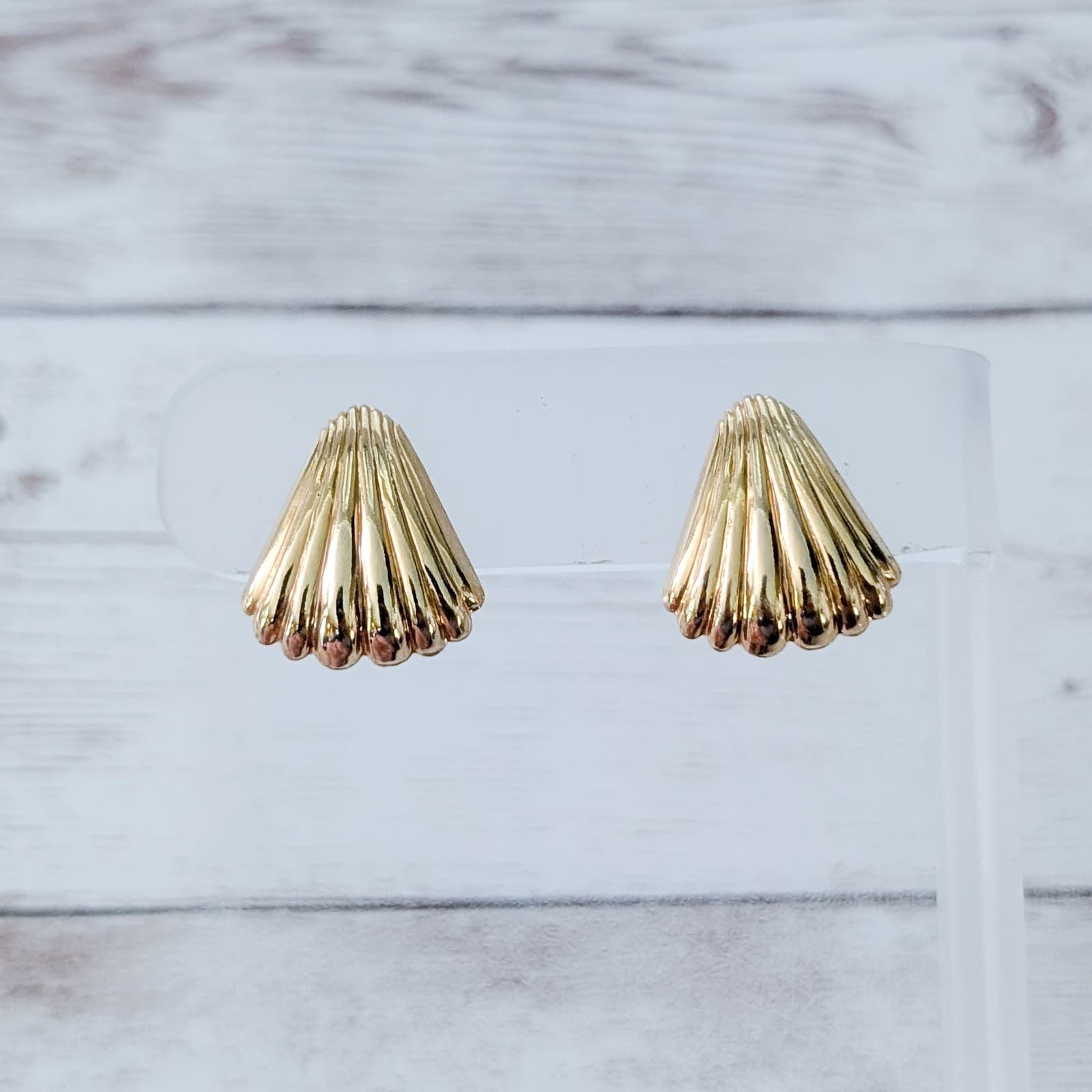 Vintage Clip On Earrings 0.75" Gold Tone Flourish Stylish