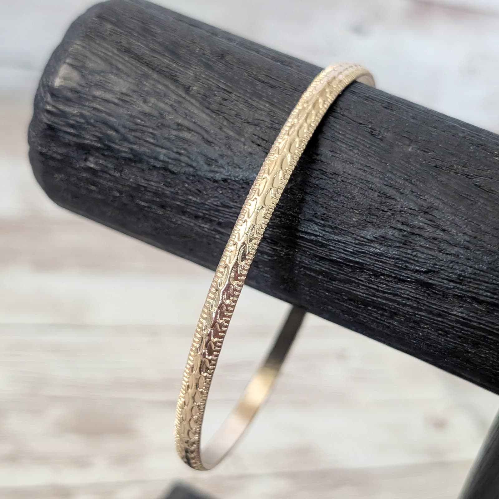 Vintage Bracelet/Bangle Gold Tone Patterned 8.75"