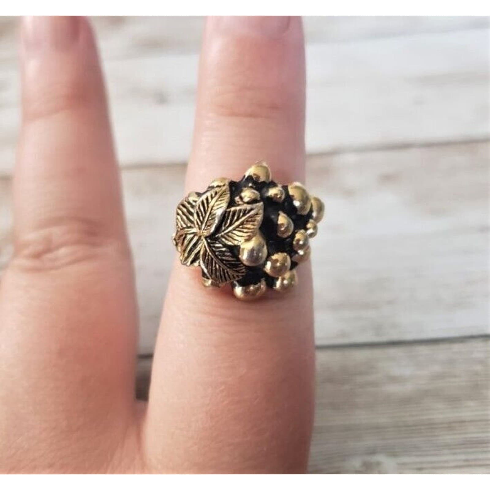 Vintage Sarah Coventry Adjustable Ring Gold Tone with Black, Leaves & Berries