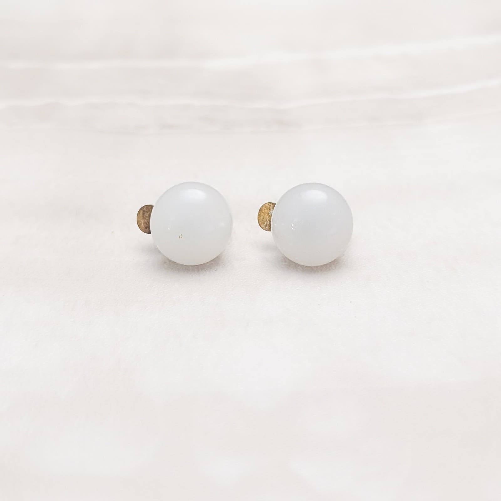 Vintage Clip On Earrings Domed Circle Frosted Glass? Stylish & Pretty Earrings