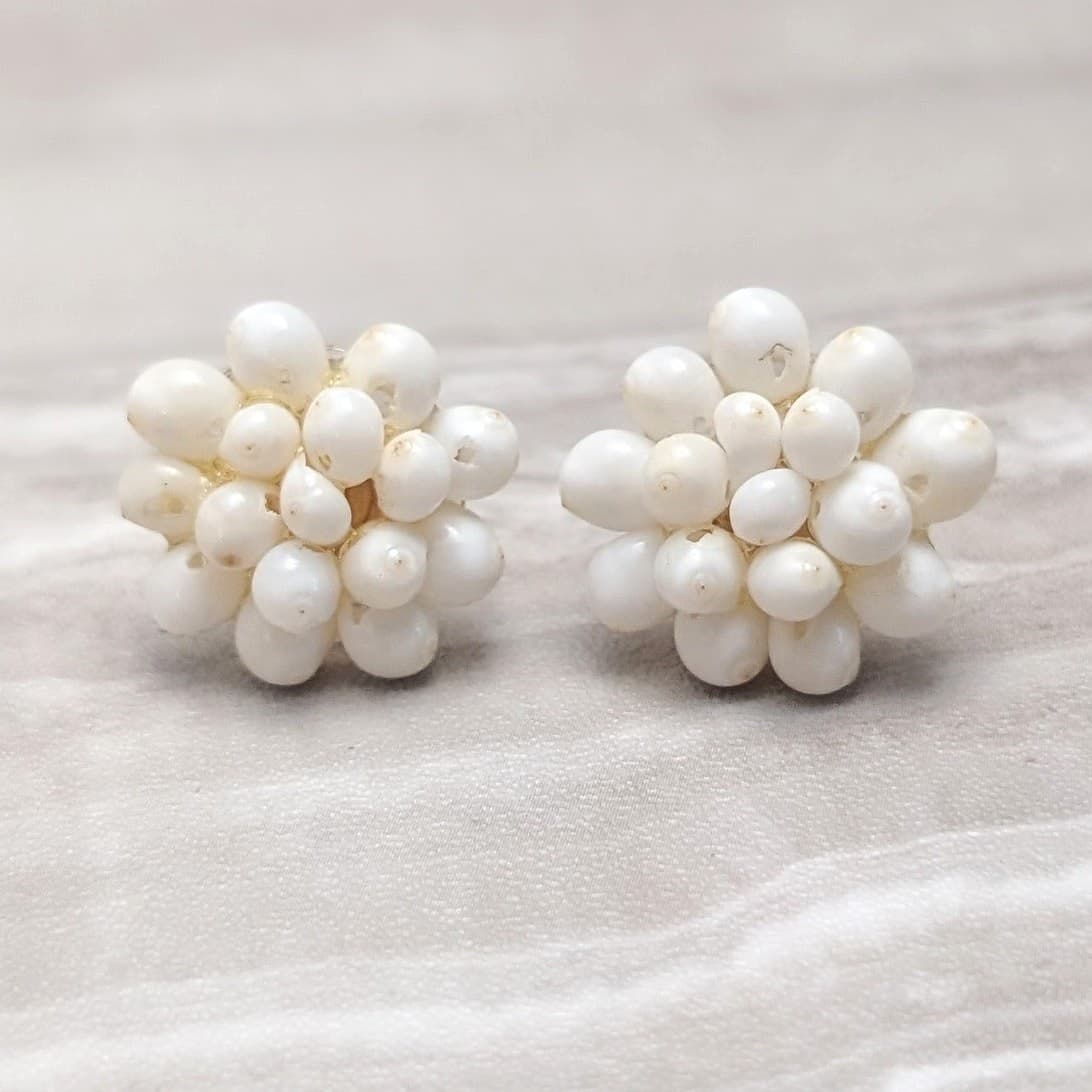 Vintage Screw On Earrings Off White Small Shells Cluster Earrings Just Over 7/8"